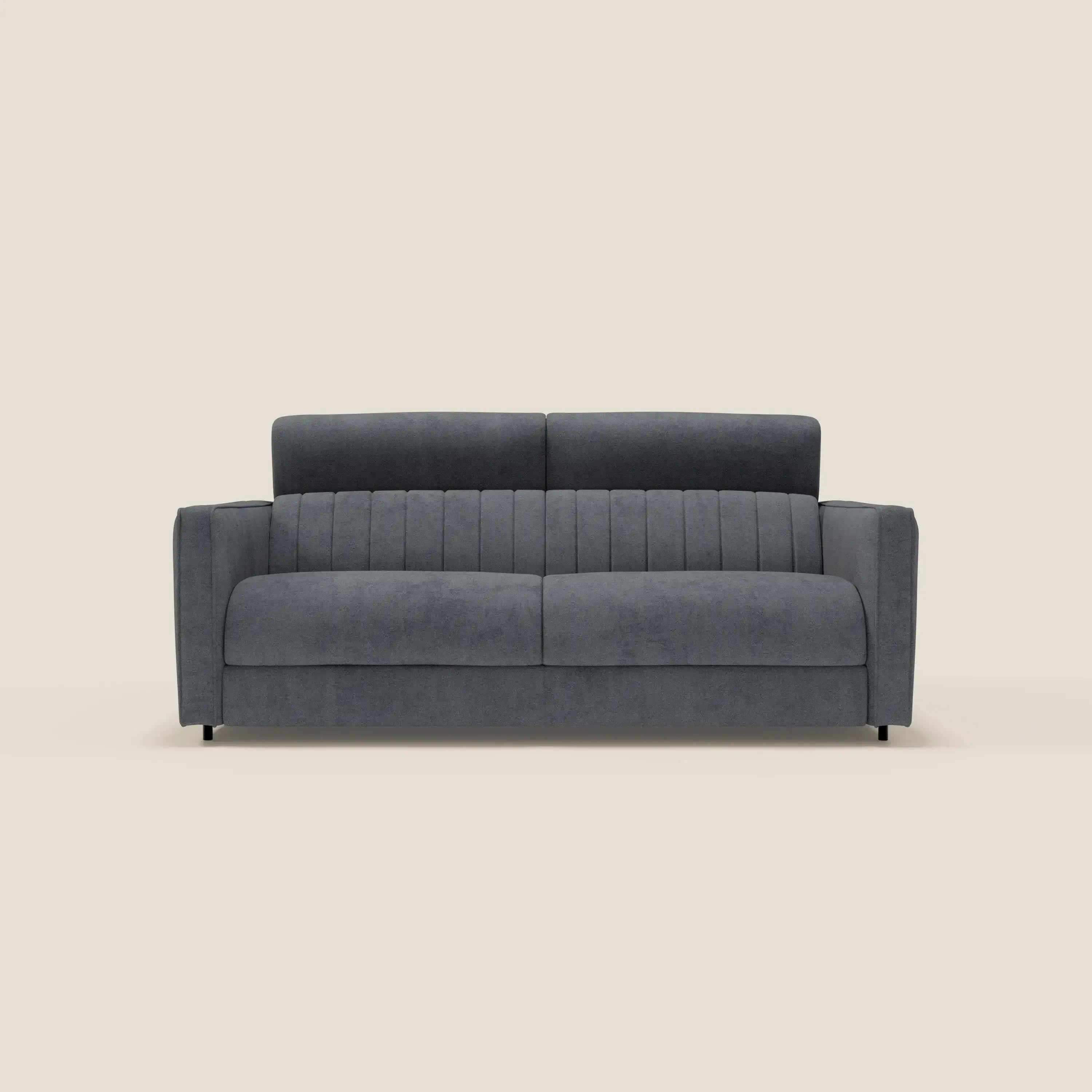 Il Nivon Divano letto moderno di Divani.Store è dotato di materasso H16 cm, poggiatesta regolabile e tessuto impermeabile T25 antracite. Il suo design moderno è caratterizzato da linee pulite, cuciture verticali, ampi braccioli e gambe corte di colore nero per garantire stile e comfort.