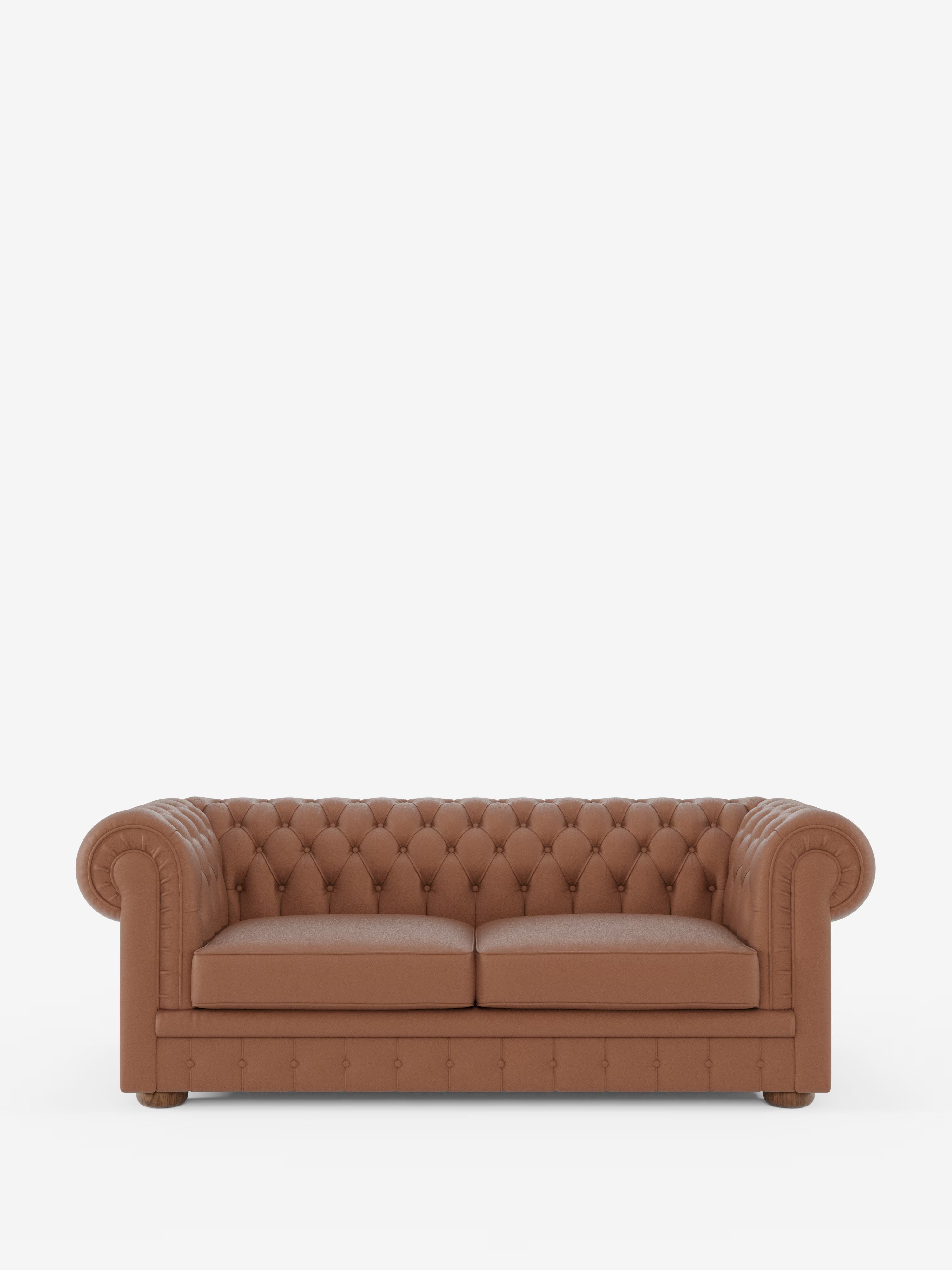 Il Chester - Divano Chesterfield in vera pelle spessorata a 2 e 3 posti di Divani.Store è un divano artigianale in pelle marrone Made in Italy, caratterizzato da una profonda trapuntatura a bottoni, braccioli arrotondati, due cuscini di seduta e gambe corte in legno, il tutto magnificamente messo in risalto su uno sfondo bianco a tinta unita. Questo divano artigianale incarna un’eleganza senza tempo e una maestria artigianale di altissimo livello.