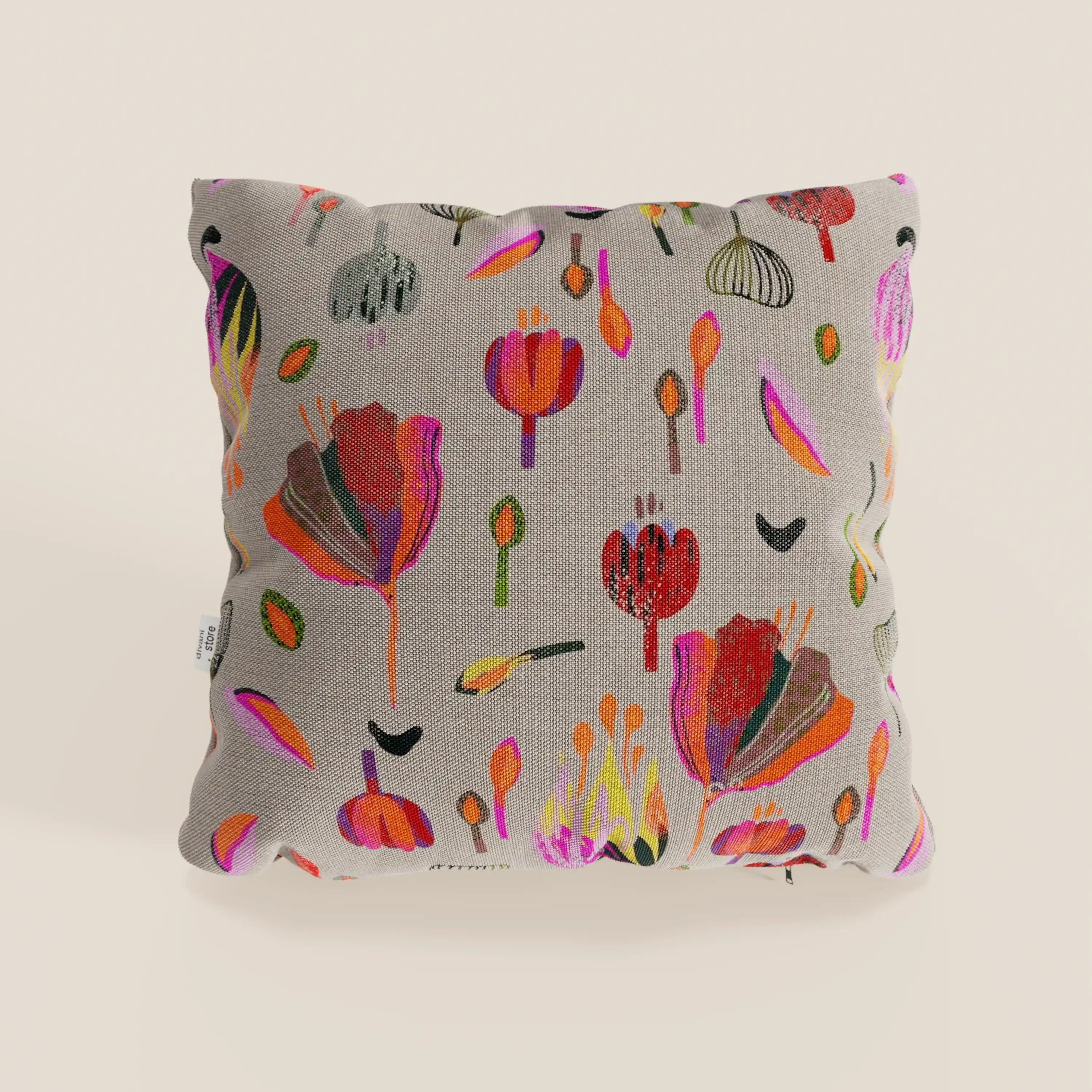 La collezione di cuscini Joy di Divani.Store è caratterizzata da motivi floreali astratti multicolore su fresco cotone impermeabile grigio, che aggiungono un tocco vivace e colorato a qualsiasi spazio.