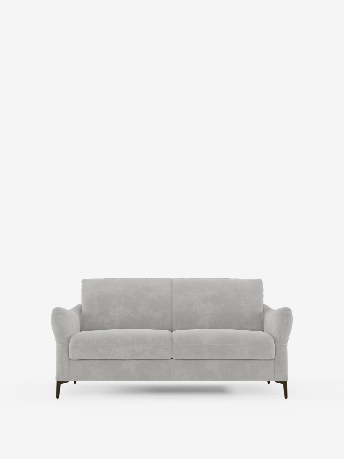 Un divano letto Dalia di colore grigio chiaro di Divani.Store, rivestito in tessuto T30 moderno, simile al velluto e resistente alle macchie, con braccioli ricurvi, due cuscini di seduta e sottili gambe angolate in legno scuro. Il divano include un comodo materasso da 18 cm e presenta un design semplice e minimalista, qui raffigurato su uno sfondo bianco a tinta unita.