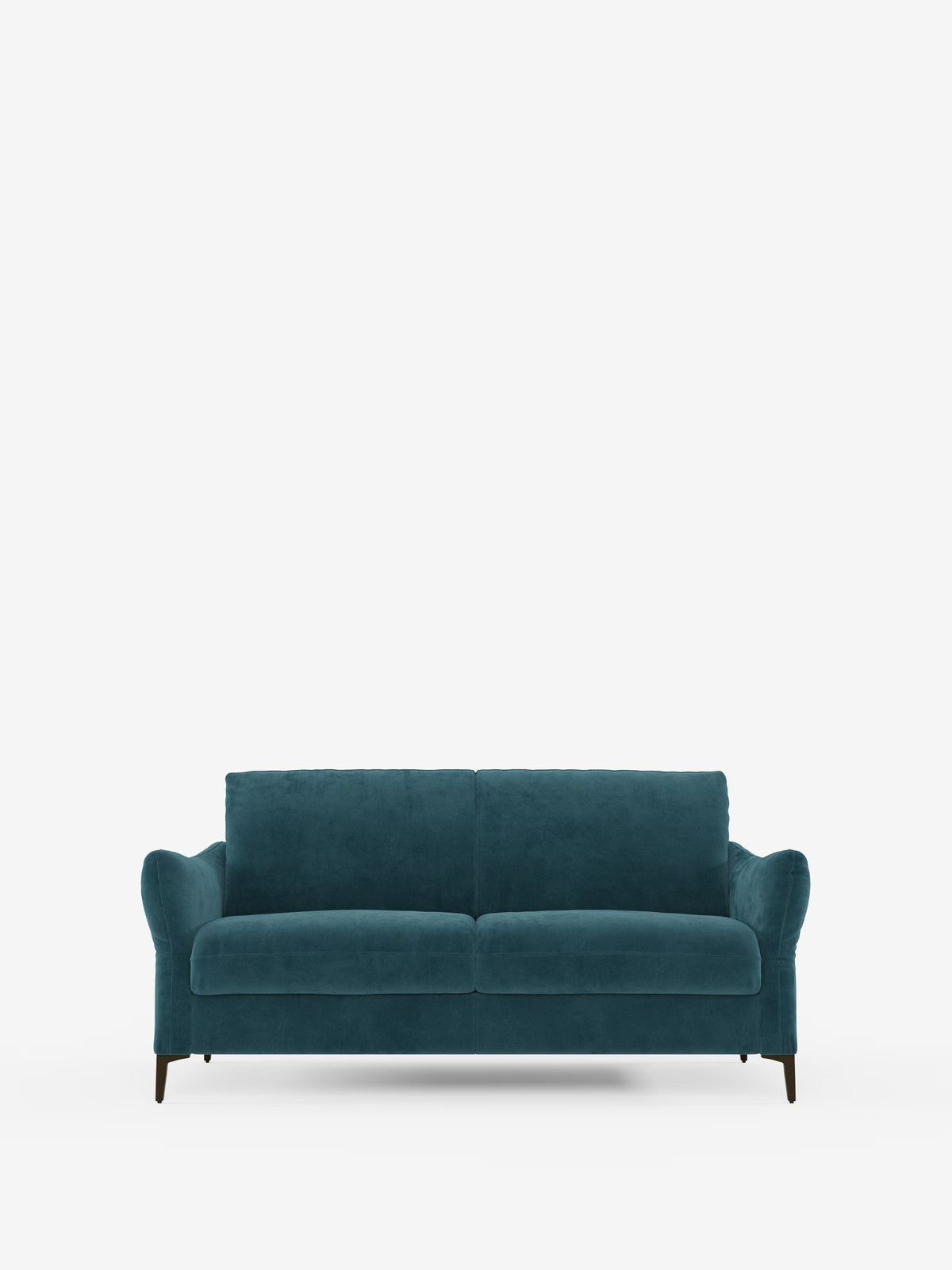 Un divano letto Dalia dal design elegante e moderno di Divani.Store, rivestito in tessuto T30 effetto velluto resistente alle macchie color verde acqua, con due cuscini di seduta, braccioli ricurvi, un morbido materasso alto 18 cm e gambe corte in legno scuro. Presentato su uno sfondo bianco a tinta unita.