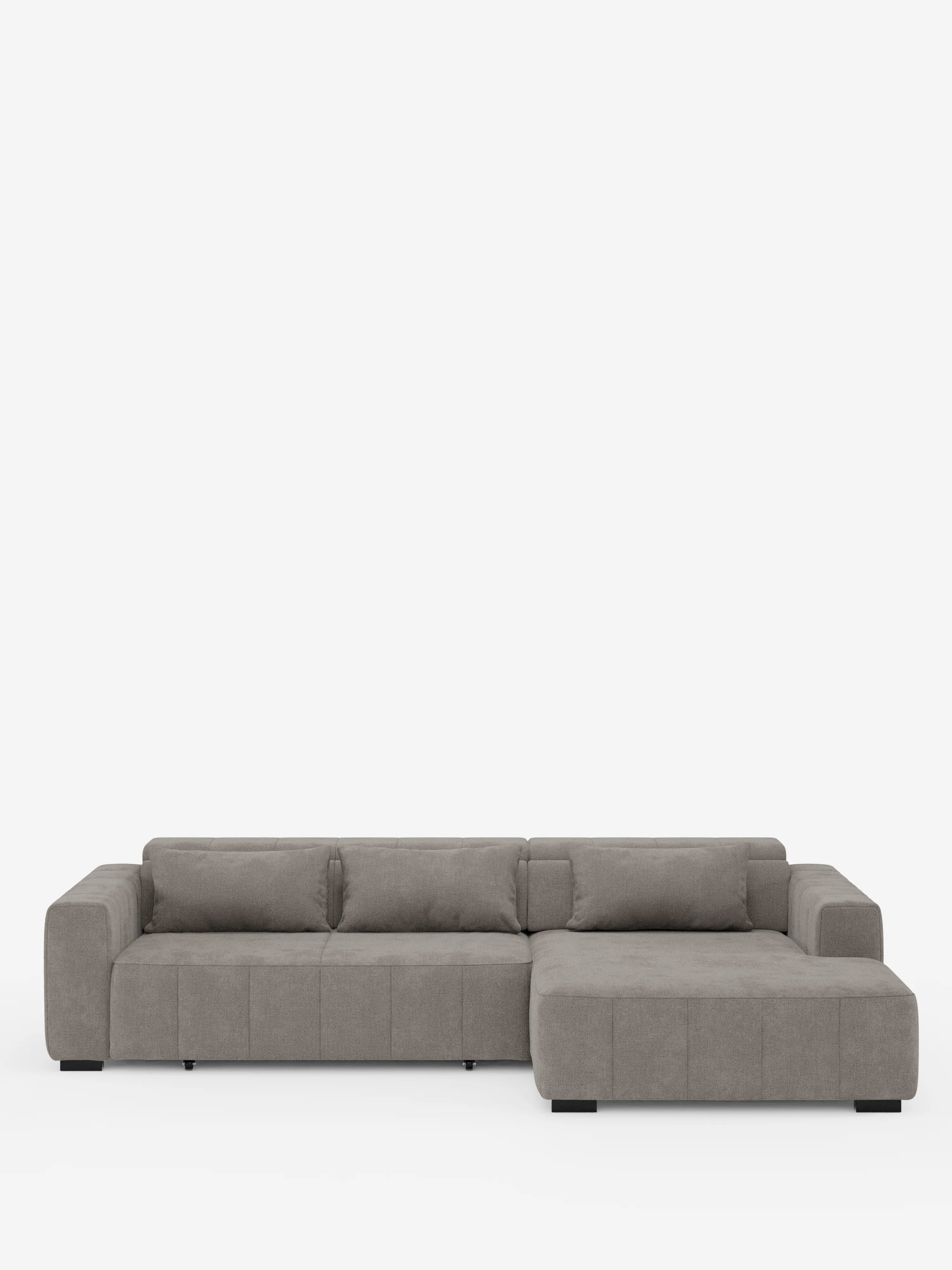 Il divano angolare con penisola e sedute allungabili “Doric” di Divani.Store presenta un design moderno e minimalista in grigio chiaro, con chaise longue orientata a destra, schienali bassi, braccioli larghi e gambe corte nere. Realizzato in tessuto T23 smacchiabile, è dotato di sedute reclinabili elettricamente e poggiatesta regolabili, come si vede qui su uno sfondo bianco a tinta unita.