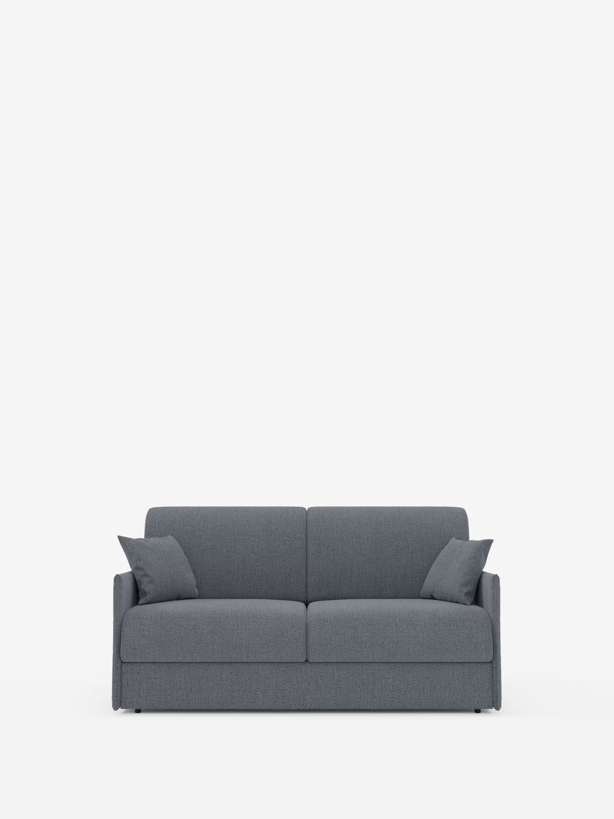 Su uno sfondo bianco semplice, il divano letto matrimoniale sfoderabile Evans di Divani.Store si presenta con un design moderno nei toni del grigio dalle linee pulite, due cuscini di seduta e due cuscini decorativi abbinati. Questo divano letto compatto presenta un’estetica minimalista e include un pratico vano porta-cuscini, il tutto realizzato in tessuto T23 facile da pulire: perfetto per chi cerca comfort e stile contemporaneo in una soluzione salvaspazio.