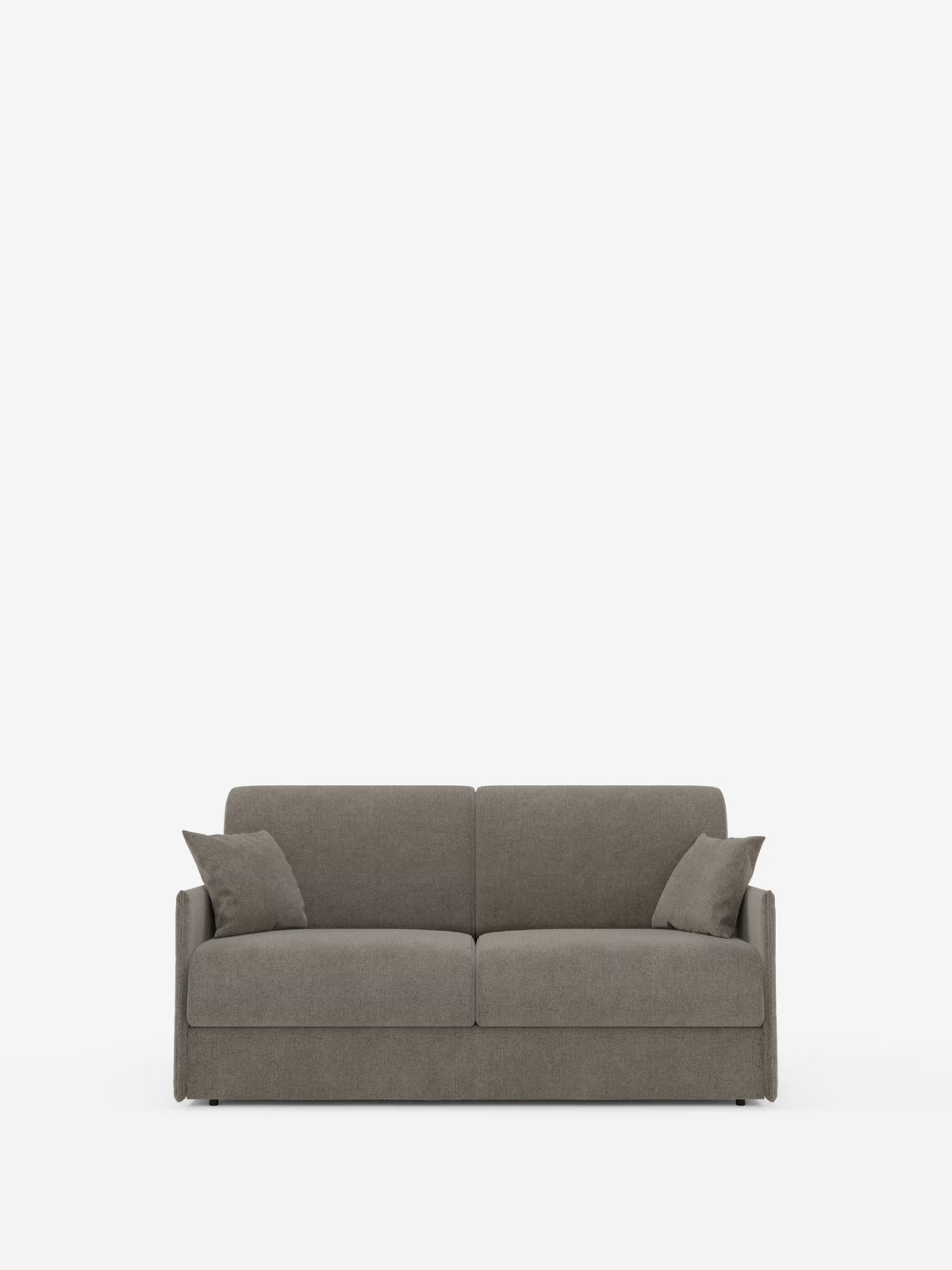 Un moderno divano letto matrimoniale sfoderabile Evans di colore grigio, realizzato da Divani.Store, con due cuscini quadrati abbinati, spicca su uno sfondo bianco a tinta unita. Caratterizzato da un design compatto con braccioli dritti, senza gambe a vista e dotato di un vano porta-cuscini integrato, questo divano letto salvaspazio è rivestito in tessuto T23 facile da pulire, per un look minimalista e contemporaneo che ottimizza lo spazio del tuo soggiorno.