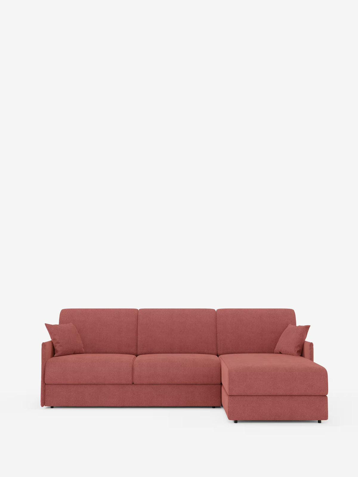 Il divano letto angolare con penisola contenitore Evans di Divani.Store è un moderno divano letto componibile con chaise longue a destra, presentato in una delicata tonalità rosa. Si caratterizza per le linee pulite, i cuscini rigidi e due cuscini decorativi abbinati, il tutto su uno sfondo bianco a tinta unita. Il design vanta proporzioni compatte ed è rivestito in tessuto T23 facile da pulire.