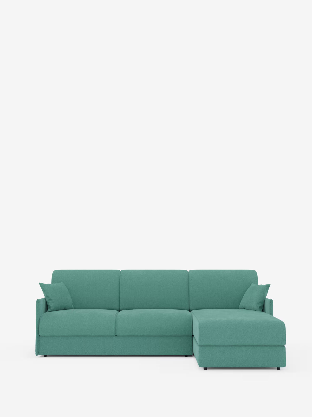Il divano letto angolare con penisola contenitore Evans di Divani.Store è un moderno divano componibile a L color verde acqua dalle linee pulite, dotato di due cuscini di seduta, una chaise longue sul lato destro che funge da pratica penisola contenitore per ulteriore spazio di stivaggio e due cuscini decorativi abbinati, raffigurato su uno sfondo bianco a tinta unita. Rivestito in tessuto T23 facile da pulire, il suo design compatto unisce lo stile contemporaneo alla funzionalità.