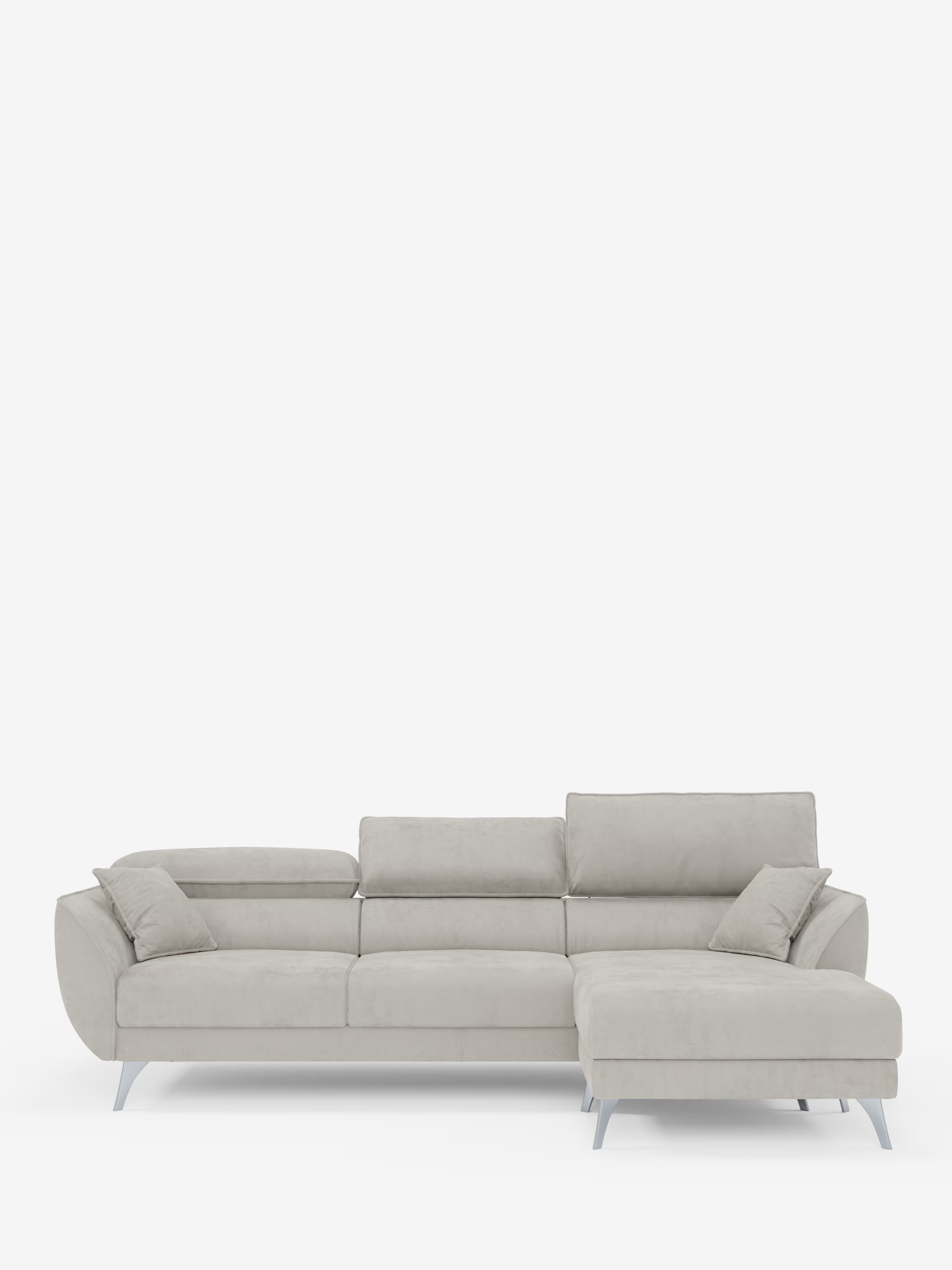 Vi presentiamo il divano angolare con penisola e sedute estensibili Michelangelo di Divani.Store: un divano componibile moderno, di colore grigio chiaro, con morbidi cuscini, sottili gambe in metallo e una chaise longue estensibile sul lato destro per un comfort ancora maggiore. Dotato di poggiatesta regolabili e realizzato in un elegante tessuto T30 effetto velluto resistente alle macchie, questo divano vanta un design pulito e minimalista su uno sfondo bianco a tinta unita.