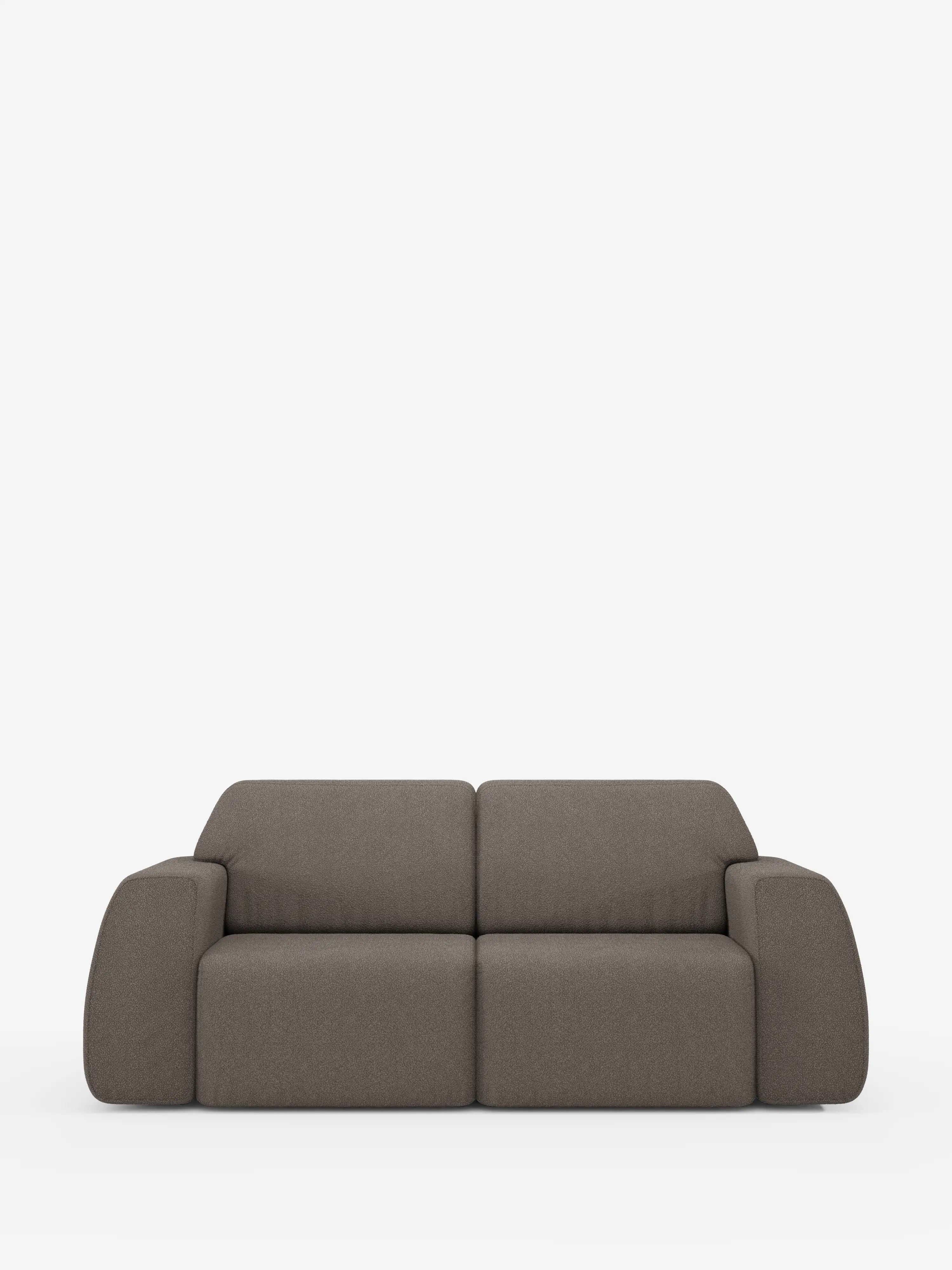 Posizionato al centro su uno sfondo bianco a tinta unita, il divano Orbit a 2 e 3 posti con sedute scorrevoli di Divani.Store presenta un design contemporaneo caratterizzato da braccioli spessi e arrotondati e da uno schienale basso. Completamente sfoderabile in tessuto smacchiabile effetto cotone T33, questo moderno divano a due posti color marrone è impreziosito da morbidi cuscini che ne sottolineano il design contemporaneo e conferiscono un aspetto accogliente e invitante.