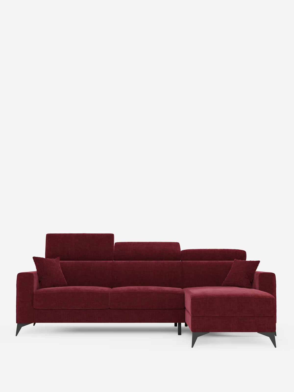 Il divano letto angolare Pegaso di Divani.Store è un divano componibile in stile contemporaneo realizzato in tessuto jacquard antimacchia (T22), caratterizzato da una chaise longue con contenitore sul lato destro, tre poggiatesta reclinabili, sottili gambe in metallo nero e due cuscini quadrati coordinati, raffigurato su uno sfondo bianco a tinta unita.
