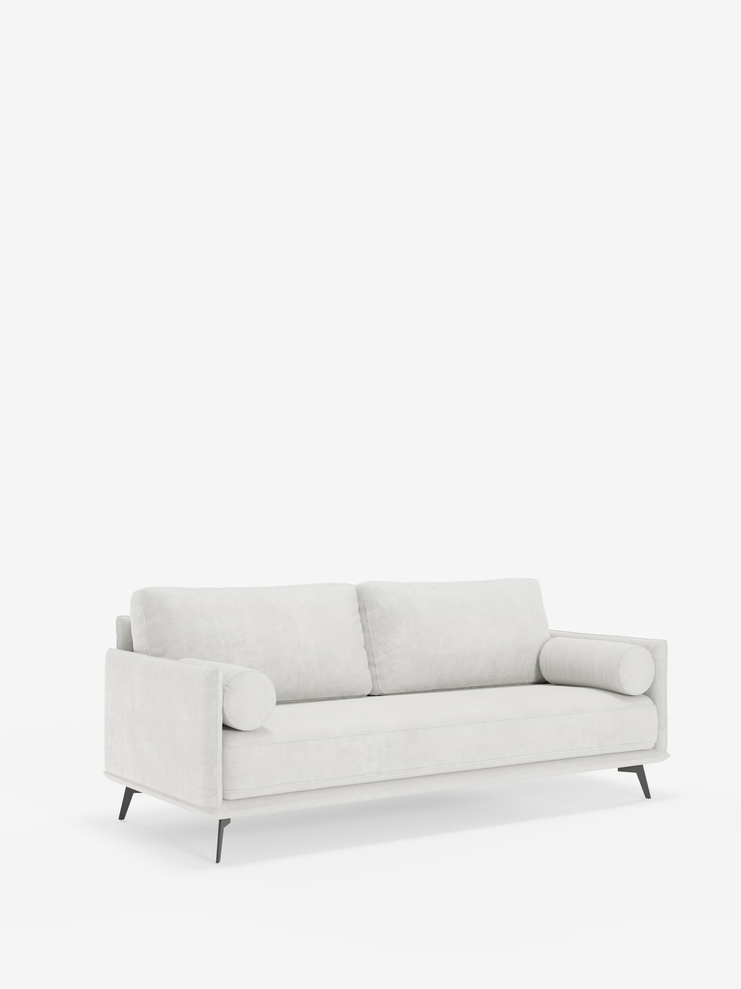 Un divano lineare a due posti della linea Basalto di Divani.Store, rivestito in tessuto smacchiabile T31 grigio chiaro, è composto da un unico cuscino di seduta, due cuscini dello schienale, due cuscini cilindrici e sottili gambe in metallo nero. Il divano è posizionato su uno sfondo bianco a tinta unita.