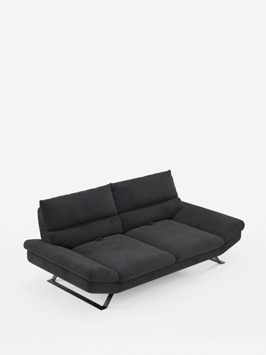Un divano Eclipse contemporaneo dal design moderno di Divani.Store, rivestito in elegante microfibra T11 grigio scuro resistente alle macchie, dotato di schienali reclinabili regolabili e sezioni di seduta con schienali traslanti. Il divano poggia su piedini alti in metallo nero su una base sospesa ed è presentato su uno sfondo bianco a tinta unita.