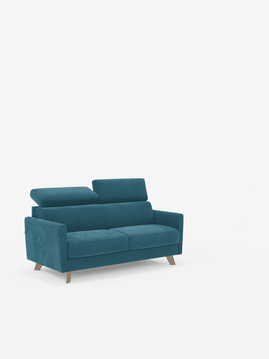 Un divano letto Francy dal design contemporaneo con poggiatesta regolabili di Divani.Store è raffigurato su uno sfondo bianco, mettendo in risalto il suo moderno rivestimento color verde acqua realizzato in un elegante tessuto T30 resistente alle macchie. Questo divano dalle linee slanciate poggia su gambe angolate in legno e presenta un design dalle linee pulite con rivestimenti morbidi e completamente sfoderabili. Uno dei poggiatesta è in posizione verticale, mentre l’altro è reclinabile all’indietro,