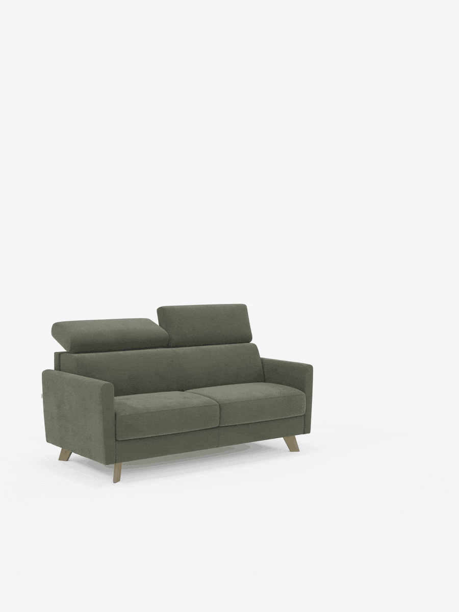 Un divano letto Francy in stile contemporaneo con poggiatesta regolabili di Divani.Store è presentato in verde oliva, appoggiato su gambe in legno su uno sfondo bianco a tinta unita. Questo divano a due posti presenta alti schienali rettangolari e un poggiatesta regolabile sul lato sinistro, offrendo un aspetto minimalista ed elegante dalle linee pulite; è realizzato in elegante tessuto T30 resistente alle macchie e dotato di rivestimenti completamente sfoderabili per una facile manutenzione.