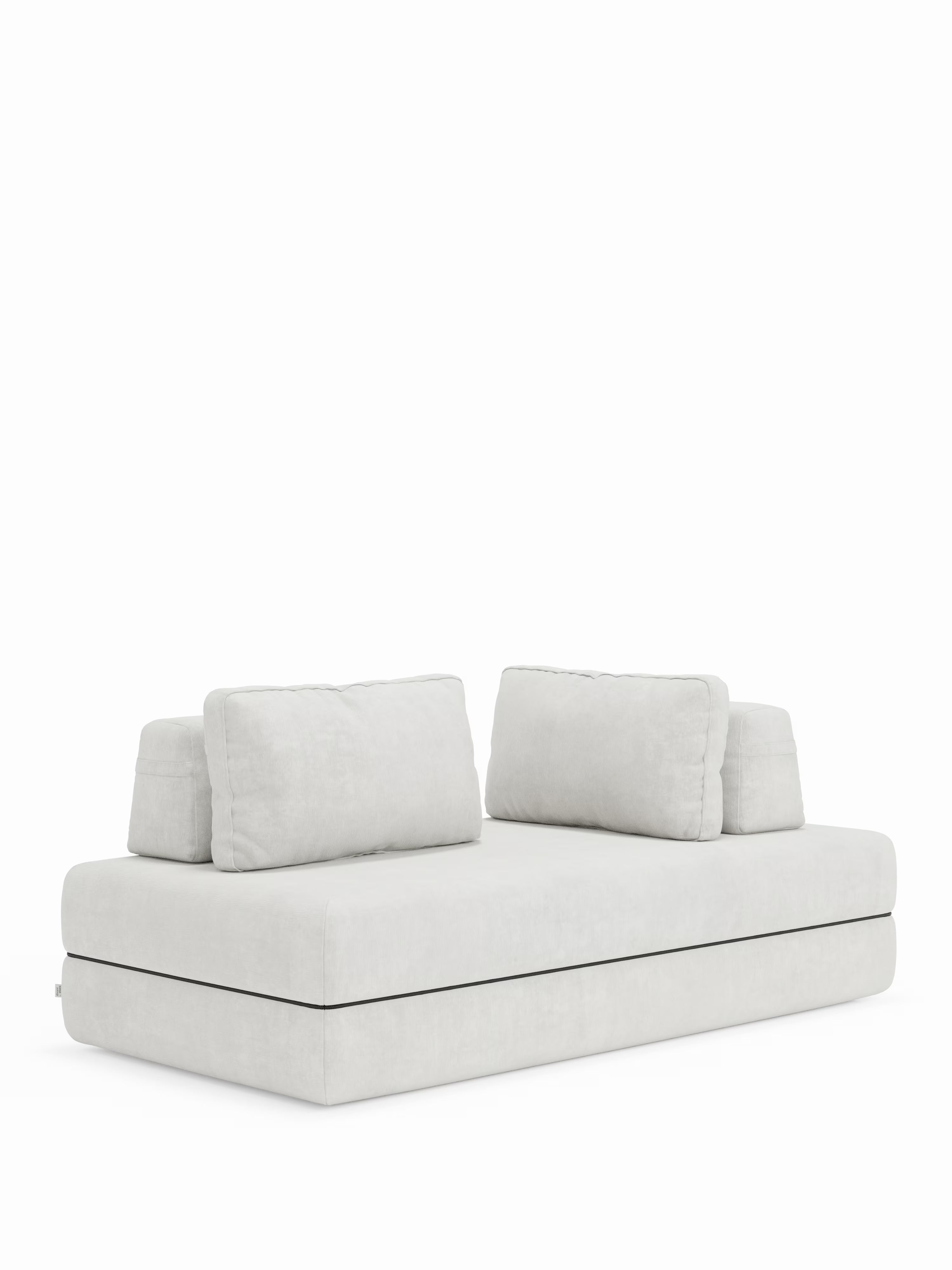 Un divano componibile contemporaneo e dal profilo basso di Divani.Il divano letto matrimoniale Rift da 2 e 3 posti è dotato di schienali rettangolari mobili e di una seduta spessa e morbida con un materasso in memory foam alto 22 cm nella versione T31 su una base minimalista, il tutto rivestito in tessuto grigio chiaro e presentato su uno sfondo bianco a tinta unita.