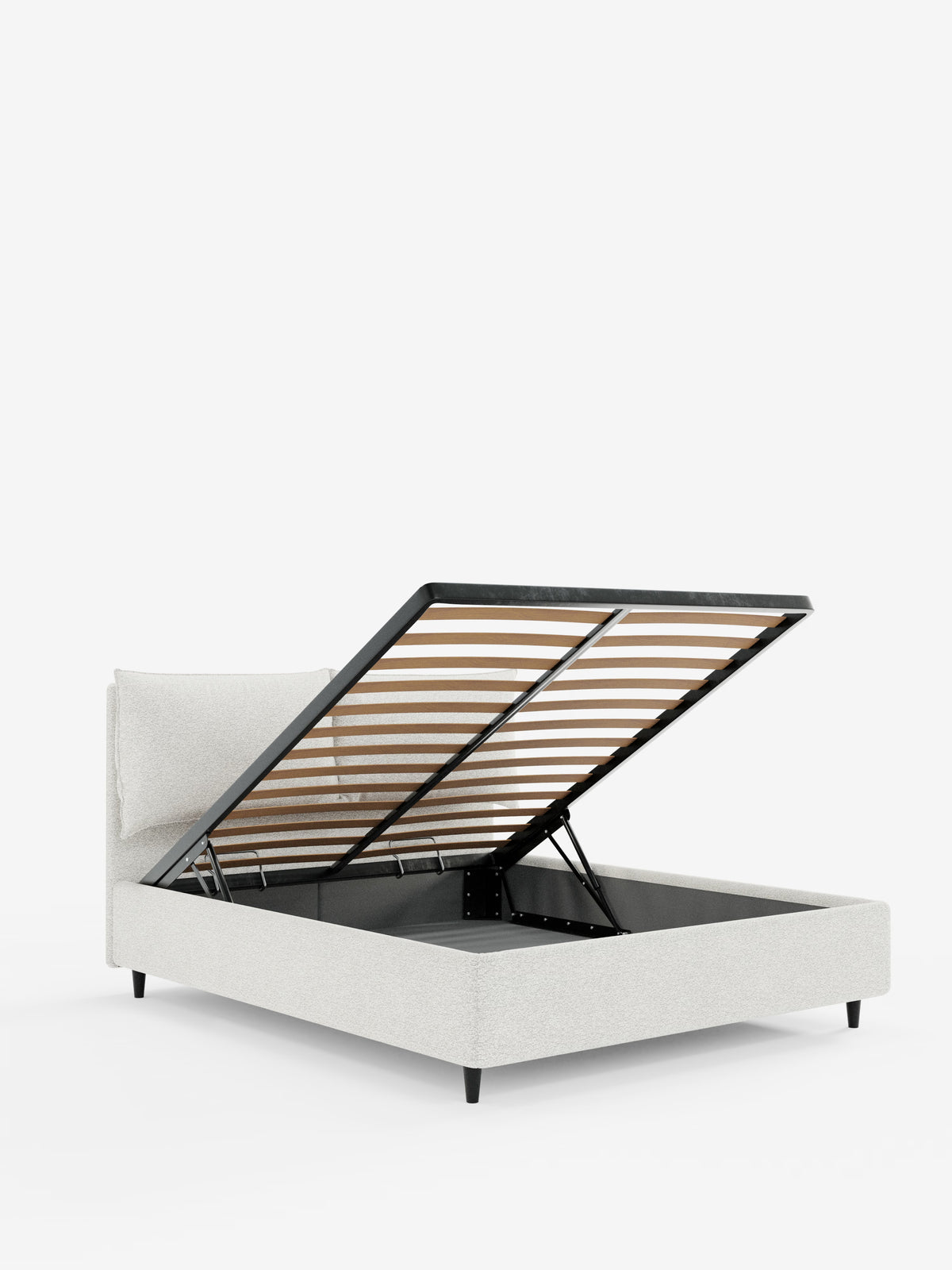 Vi presentiamo il letto imbottito ZAYRON con contenitore e morbidi cuscini regolabili di Letti.store: una moderna struttura letto imbottita realizzata in tessuto certificato Oeko-Tex®. Questo letto dai toni chiari presenta una testiera alta e imbottita con morbidi cuscini regolabili e poggia su corte gambe nere. L’ampio vano contenitore sotto la rete a doghe è facilmente accessibile sollevandola e tenendola aperta, il tutto su uno sfondo bianco pulito.