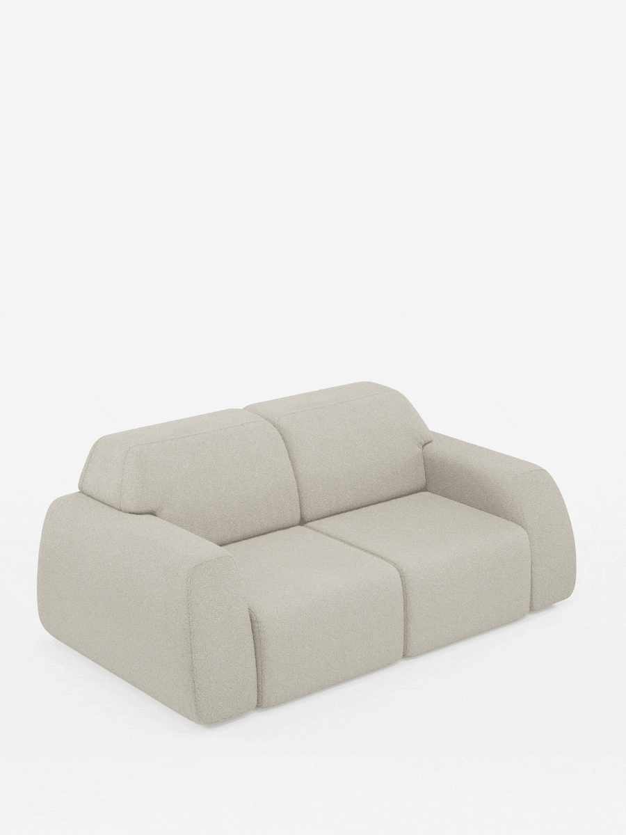 Su uno sfondo bianco, il divano Orbit a 2 e 3 posti con sedute scorrevoli di Divani.Store, presentato in tessuto smacchiabile effetto cotone T33 color beige chiaro, presenta moderni bordi arrotondati e si trasforma con facilità da divano contemporaneo a letto completamente estensibile. L’animazione mette in risalto il suo design innovativo mentre le sedute, completamente sfoderabili, scorrono dolcemente verso l’esterno — grazie alle sedute scorrevoli — per garantire la massima adattabilità e comfort.