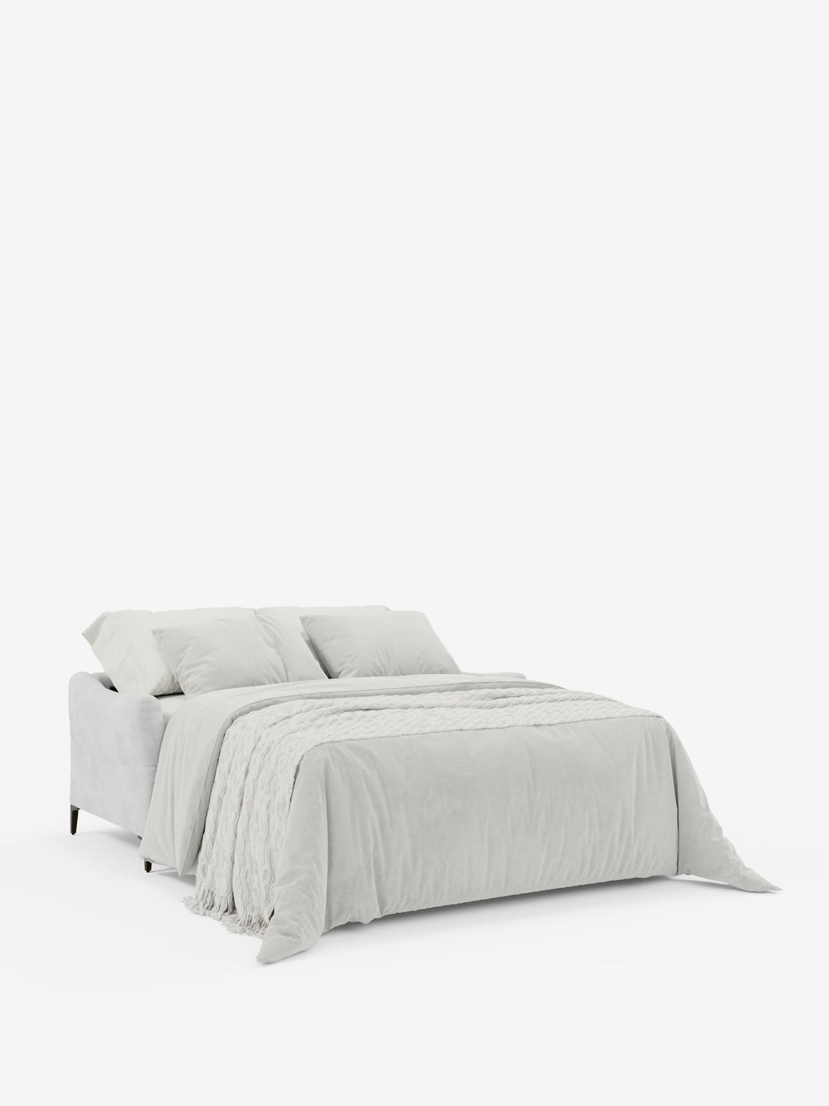 Un divano letto Dalia a 2, 3 e 4 posti di Divani.Store — rivestito in vellutino T30, un tessuto moderno e resistente alle macchie — abbinato a una biancheria da letto grigio chiaro che comprende un piumone che scende fino al pavimento, quattro cuscini coordinati e una coperta con trama in rilievo. Su uno sfondo bianco a tinta unita, questo divano letto di ispirazione scandinava è dotato di un comodo materasso alto 18 cm che conferisce all’insieme un tocco accogliente ed elegante.