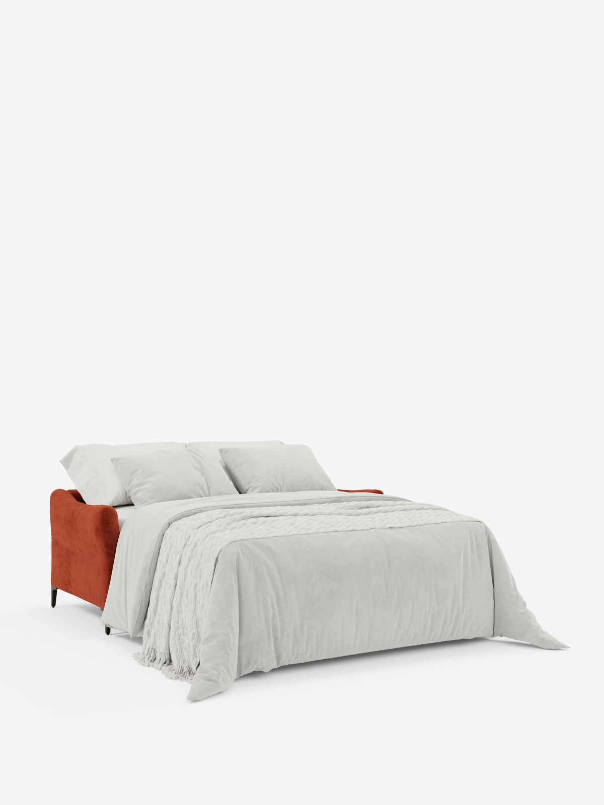 Un divano letto Dalia della collezione Divani.Store, realizzato in tessuto vellutato antimacchia T30, con struttura rivestita in arancione bruciato, biancheria da letto bianca, due grandi cuscini e un plaid bianco, esposto su uno sfondo bianco a tinta unita.