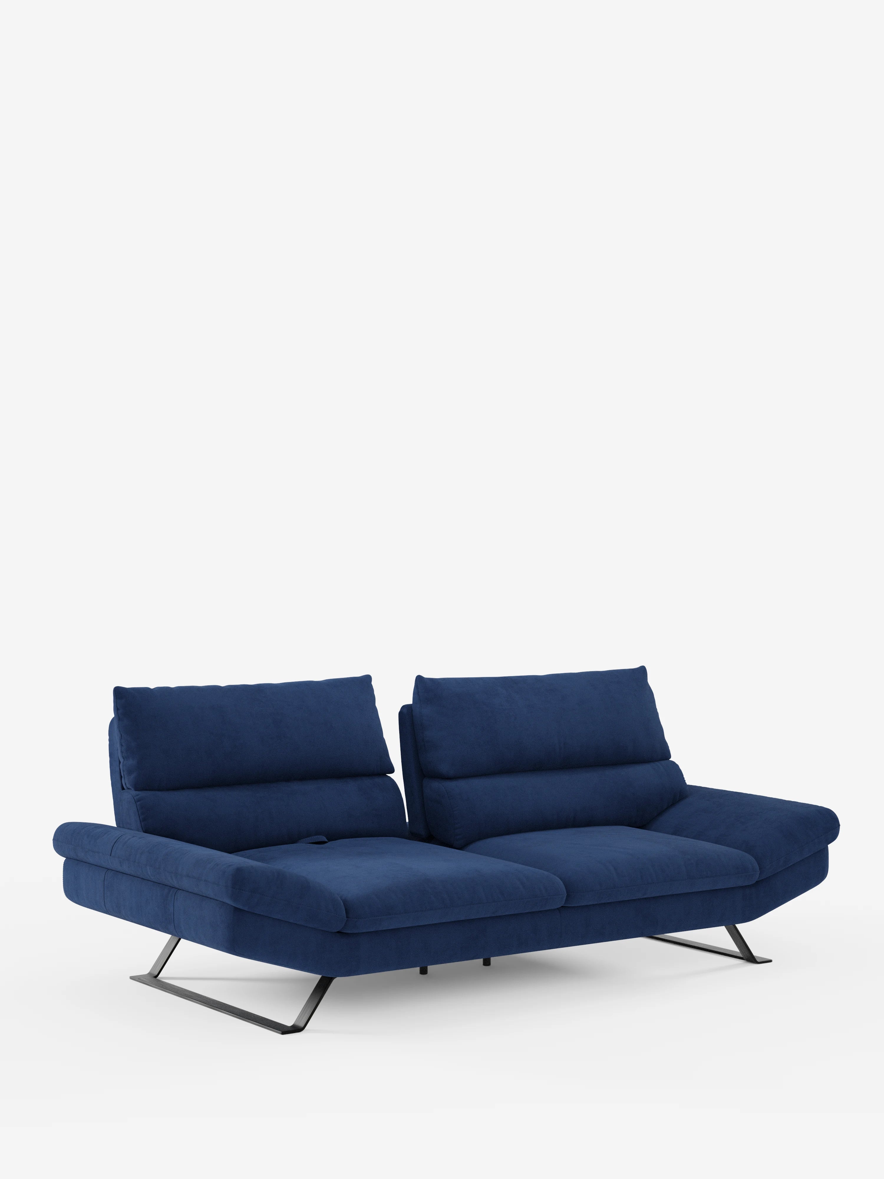 Un divano Eclipse in stile contemporaneo di Divani.Store, caratterizzato da due ampie sedute in microfibra T11 blu scuro smacchiabile, schienali regolabili e traslanti e eleganti gambe alte in metallo nero. Il design minimalista, con la sua linea bassa che si staglia su uno sfondo bianco a tinta unita, conferisce a questo divano moderno un aspetto lussuoso e un comfort modulabile per sedersi in totale relax.