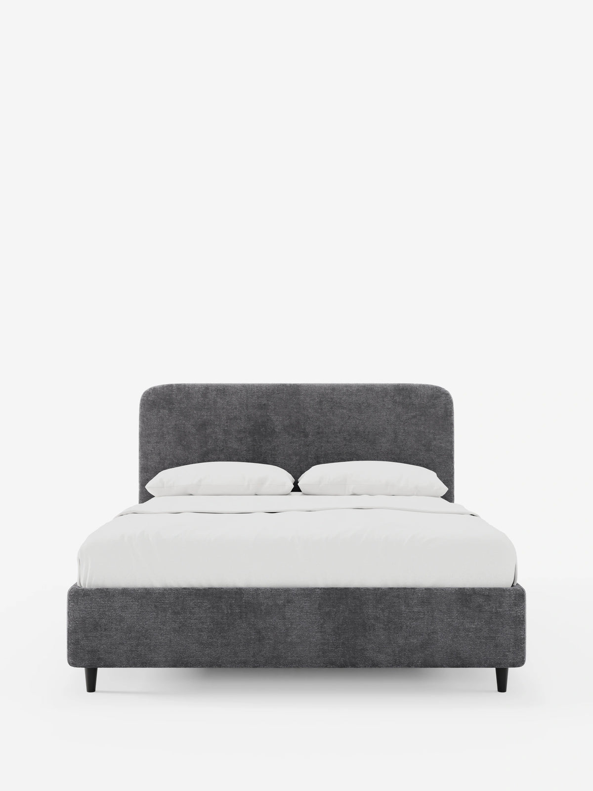 Il letto imbottito KAELOS minimal è un letto imbottito in stile minimalista con una testiera arrotondata color grigio antracite, sostenuto da sottili gambe nere e rivestito con biancheria da letto di un bianco brillante su uno sfondo bianco a tinta unita.