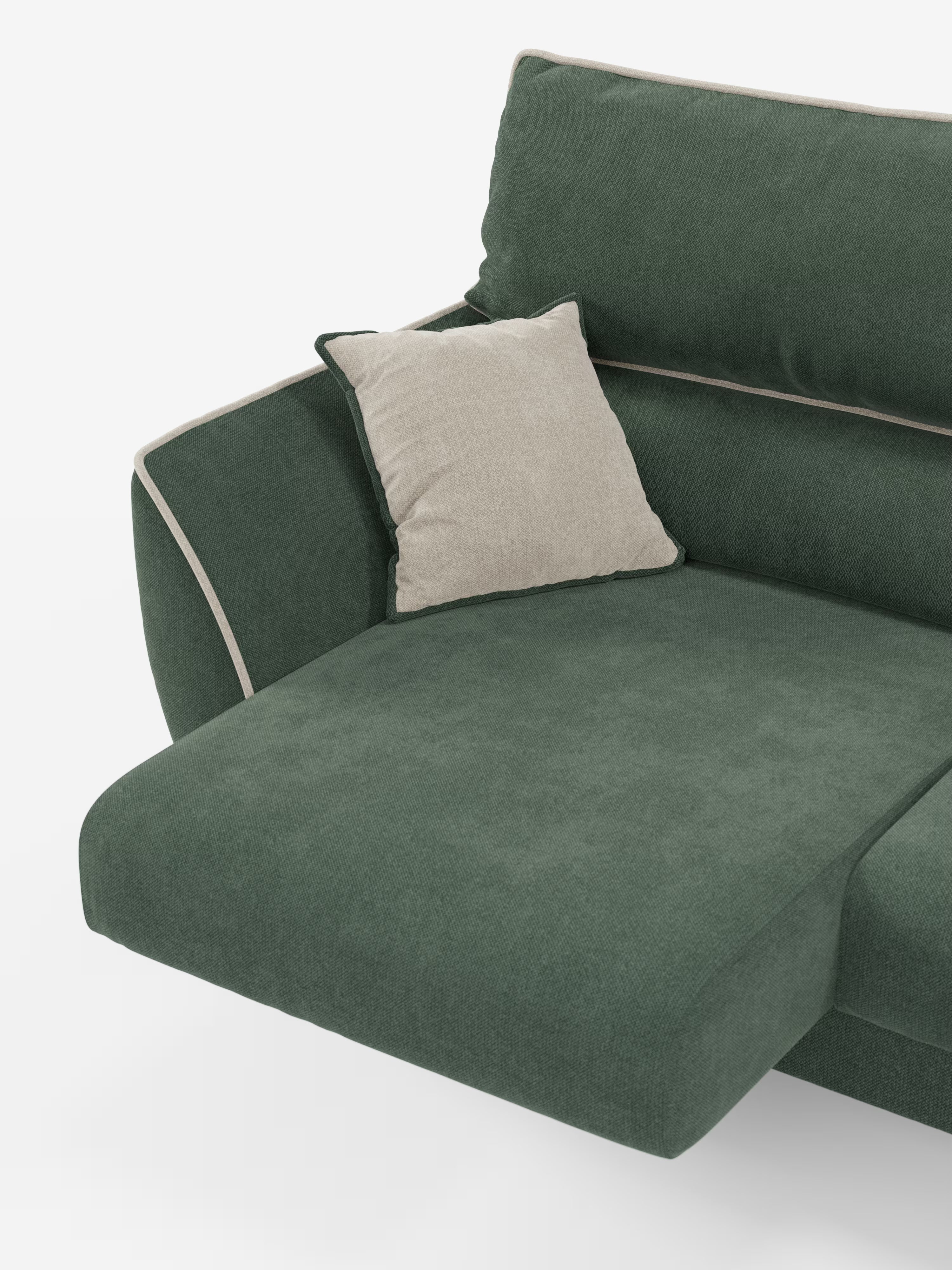 Il divano angolare bicolore Michelangelo con penisola e sedute estensibili di Divani.Store presenta ampi cuscini, un’elegante bordatura bianca lungo i bordi e una chaise longue orientata a sinistra. Un unico cuscino decorativo color beige chiaro dalla trama delicata è appoggiato al cuscino dello schienale, che si staglia su uno sfondo bianco a tinta unita. Il suo design include poggiatesta regolabili e tessuto T23 resistente alle macchie per un maggiore comfort e praticità.