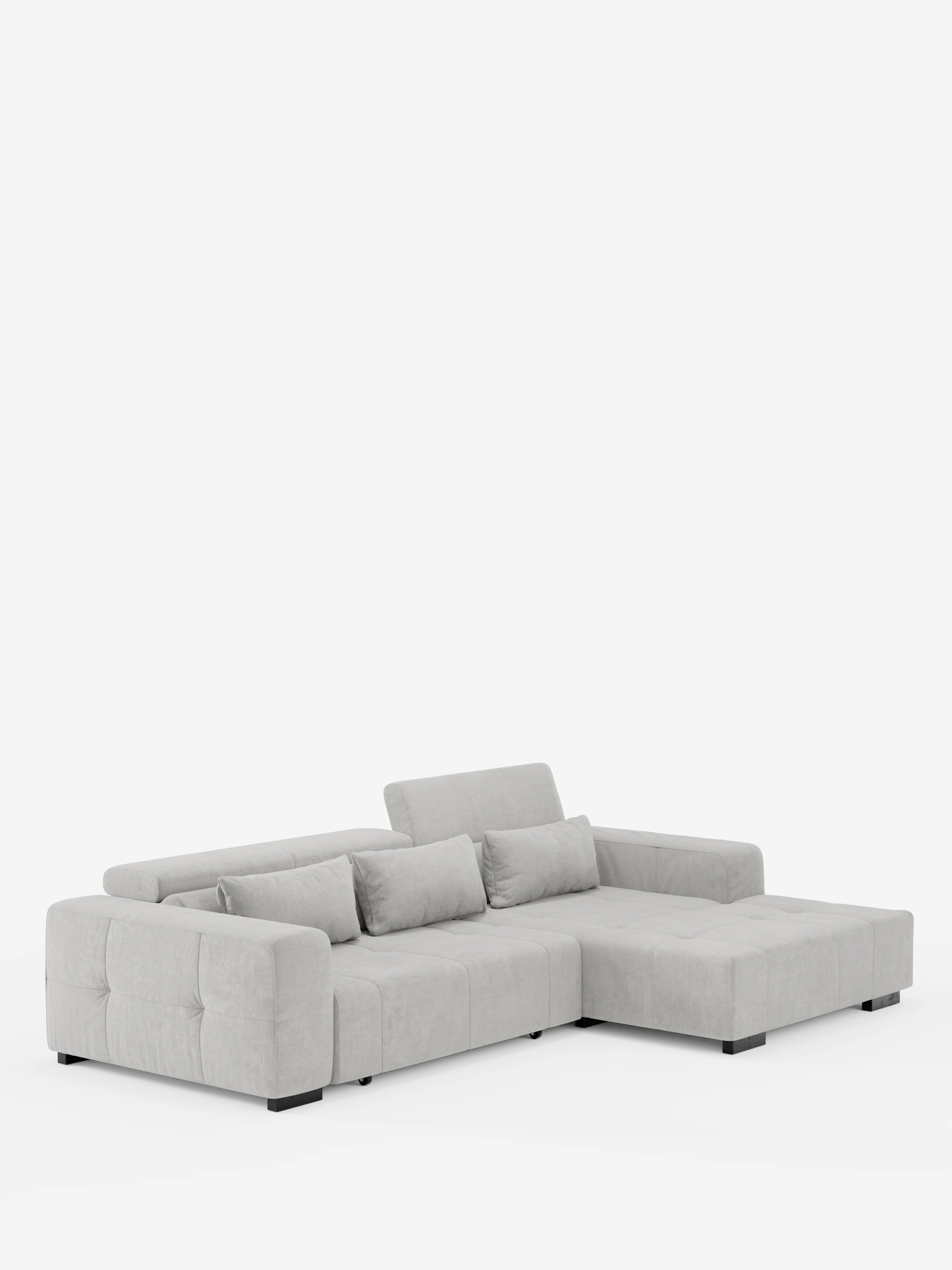 Il divano angolare con penisola e funzione Relax Elettrico per l’allungamento delle sedute “Monarch” di Divani.Store è un divano componibile a forma di L di colore grigio chiaro, caratterizzato da ampi braccioli, poggiatesta reclinabili regolabili e cuscini rettangolari. Questo divano con penisola presenta una chaise longue sul lato destro, poggia su piccoli piedini neri ed è rivestito in morbido tessuto T31 resistente alle macchie, il tutto messo in risalto da uno sfondo bianco a tinta unita.
