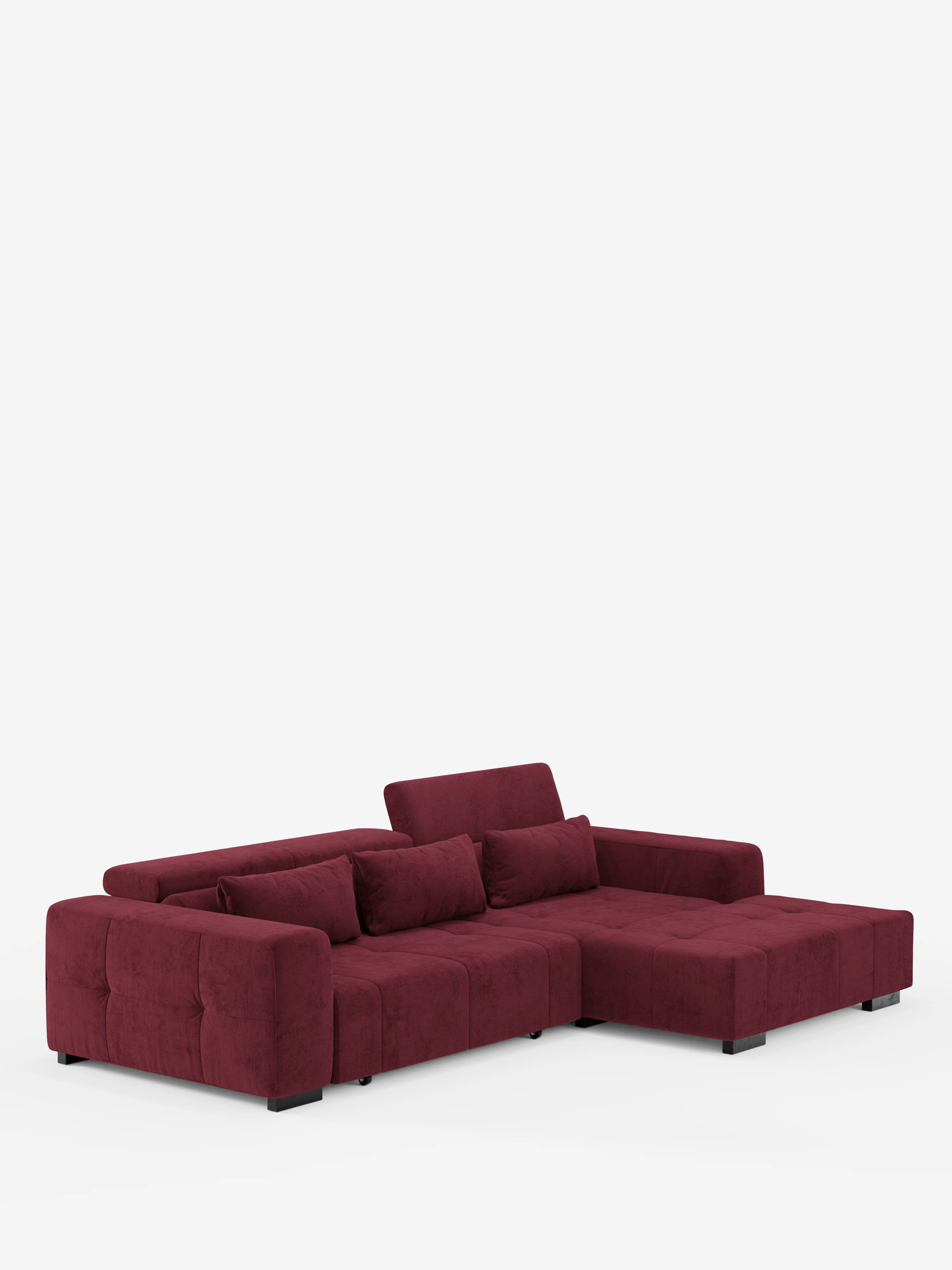 Il “Monarch Divano angolare con penisola e Relax Elettrico per allungamento sedute” di Divani.Store è un divano componibile contemporaneo in un intenso bordeaux, rivestito in morbido tessuto T31 resistente alle macchie. È caratterizzato da morbidi cuscini, ampi braccioli, gambe basse nere e poggiatesta reclinabili, il tutto su uno sfondo bianco a tinta unita.