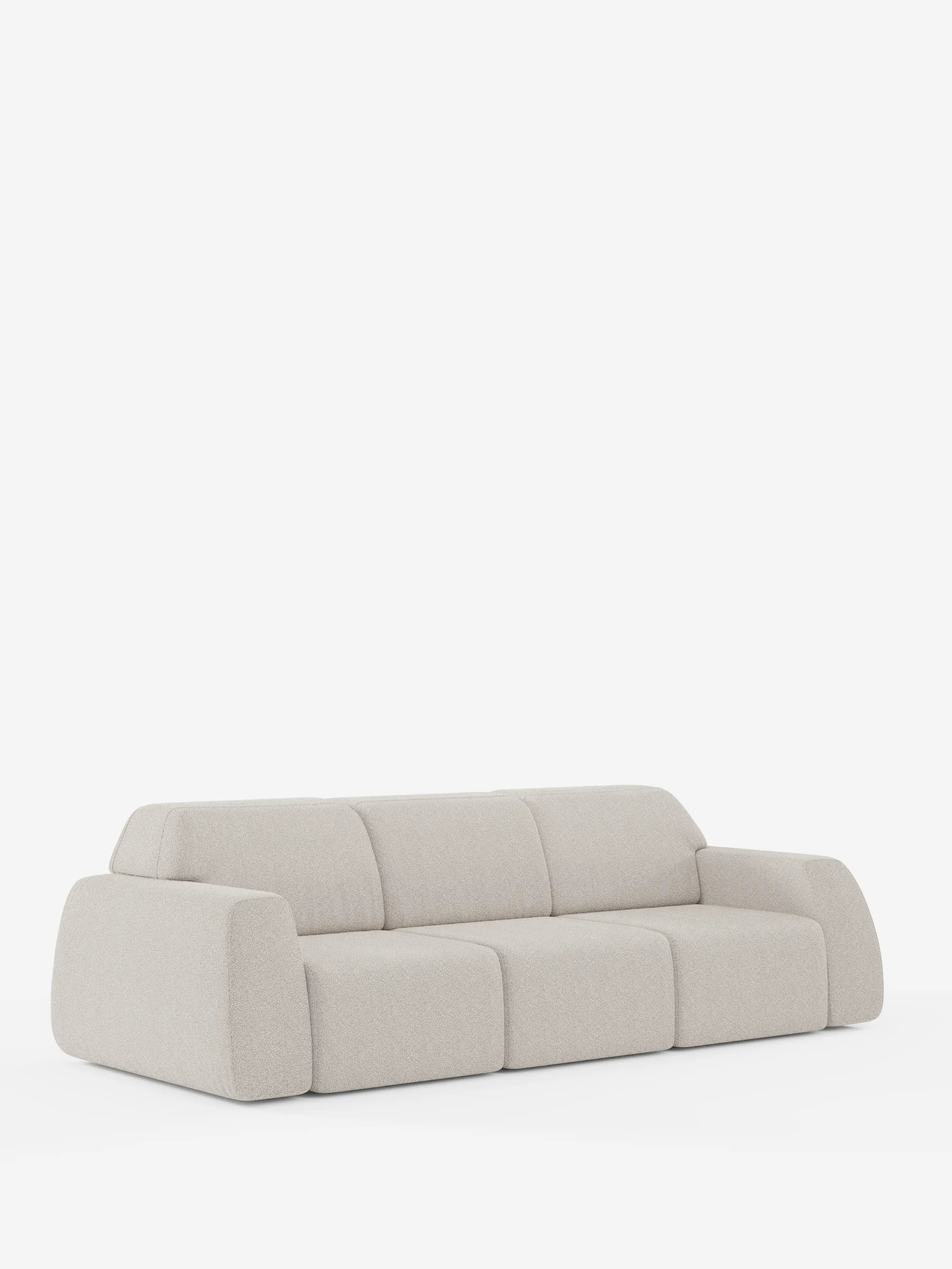 Il divano Orbit con 3 sedute scorrevoli e allungabili in tessuto effetto cotone smacchiabile T33 di Divani.Store è un divano a tre posti moderno, di colore beige chiaro, caratterizzato da bordi morbidi e arrotondati e da braccioli bassi e larghi, che risaltano su uno sfondo bianco a tinta unita. Caratterizzato da un design minimalista e contemporaneo e da una morbida trama in tessuto effetto cotone, questo divano è completamente sfoderabile per facilitare la manutenzione e la pulizia.
