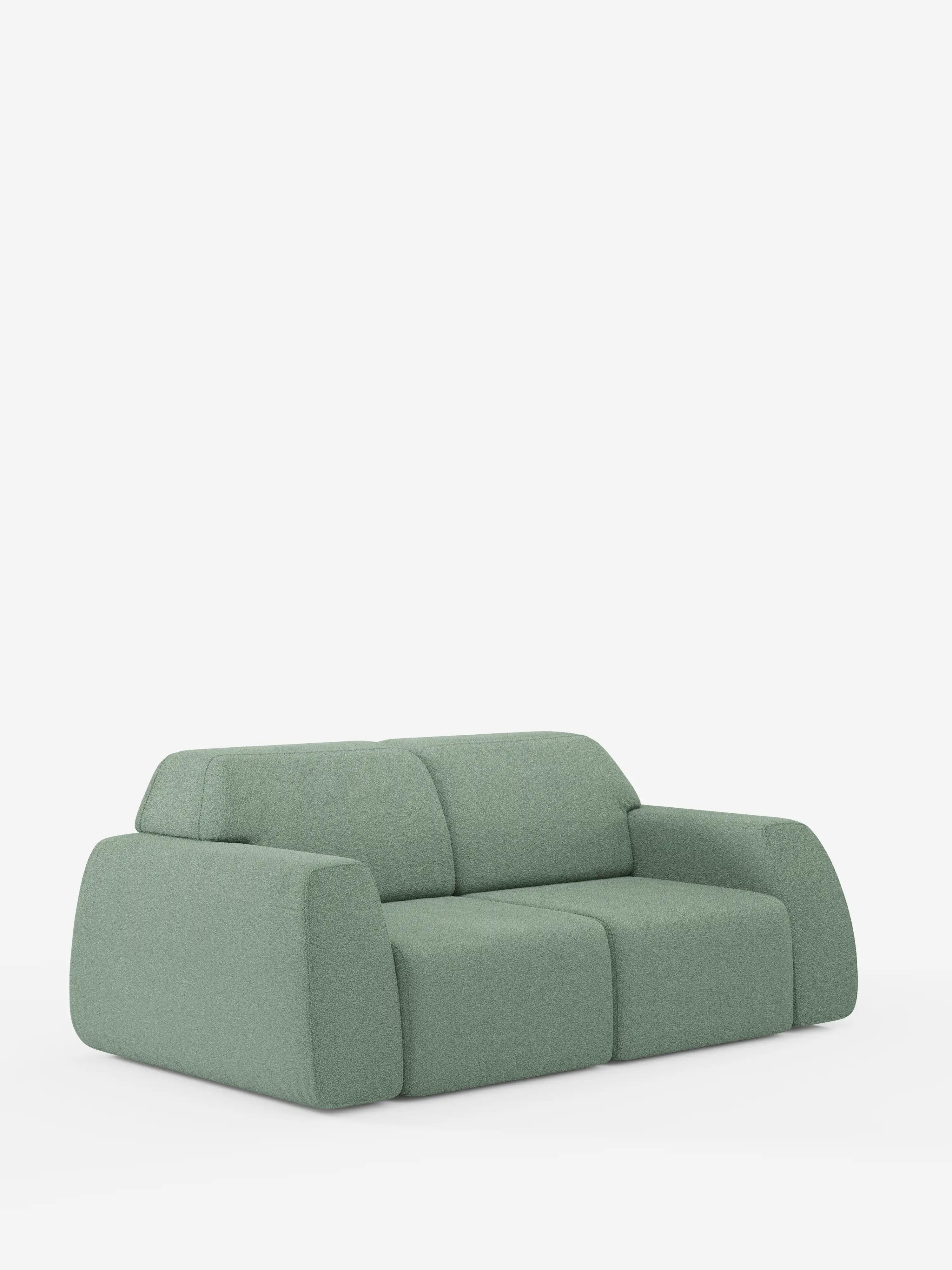 Il divano a due posti Orbit di Divani.Store, realizzato in tessuto T33 resistente alle macchie color verde tenue con effetto cotone, presenta un design moderno caratterizzato da bordi arrotondati, braccioli spessi e cuscini morbidi. I rivestimenti completamente sfoderabili e le sedute scorrevoli garantiscono sia stile che comfort. Il divano non presenta gambe né motivi visibili e si staglia su uno sfondo bianco, conferendogli un aspetto accogliente e contemporaneo.