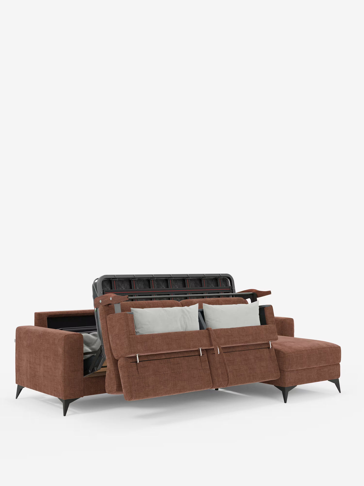 Il divano letto angolare Pegaso di Divani.Store, rivestito in tessuto jacquard antimacchia T22, presenta un design moderno nei toni del marrone con una chaise longue dotata di vani portaoggetti aperti sia nella penisola contenitore che nello schienale del divano. Due cuscini grigio chiaro sono disposti sulla seduta, mentre le gambe angolari nere aggiungono un tocco contemporaneo sullo sfondo bianco. Il divano è inoltre dotato di poggiatesta regolabili per un maggiore comfort.