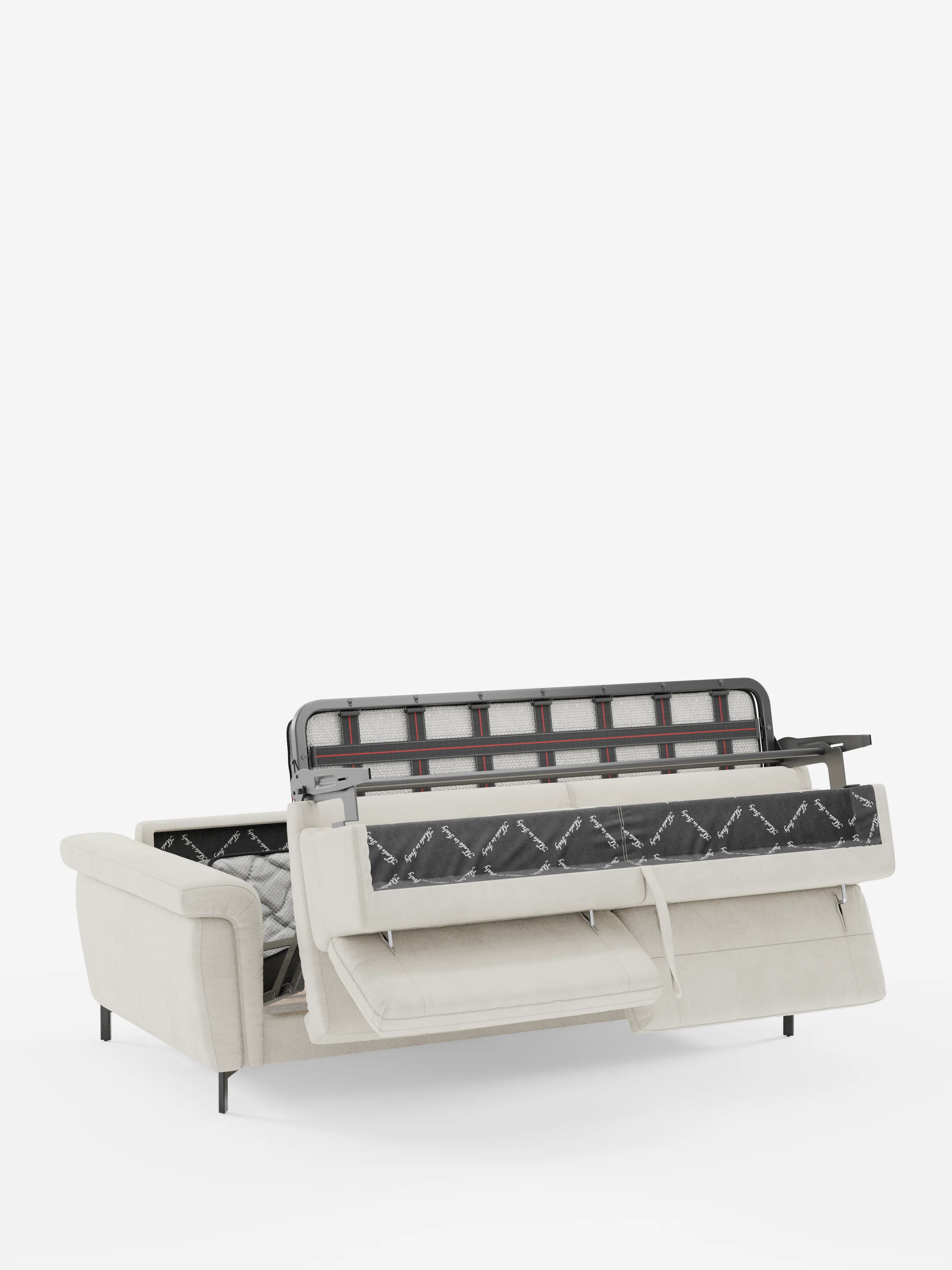 Il divano letto di design Capri di Divani.Store, rivestito in morbido tessuto effetto velluto smacchiabile T30 in una tonalità beige chiaro, è caratterizzato da gambe alte in metallo e poggiatesta regolabili. Una volta parzialmente aperto, rivela un materasso estraibile ad alta densità con superficie a rombi, appoggiato su una struttura in metallo nero. L’elegante divano risalta magnificamente su uno sfondo bianco.