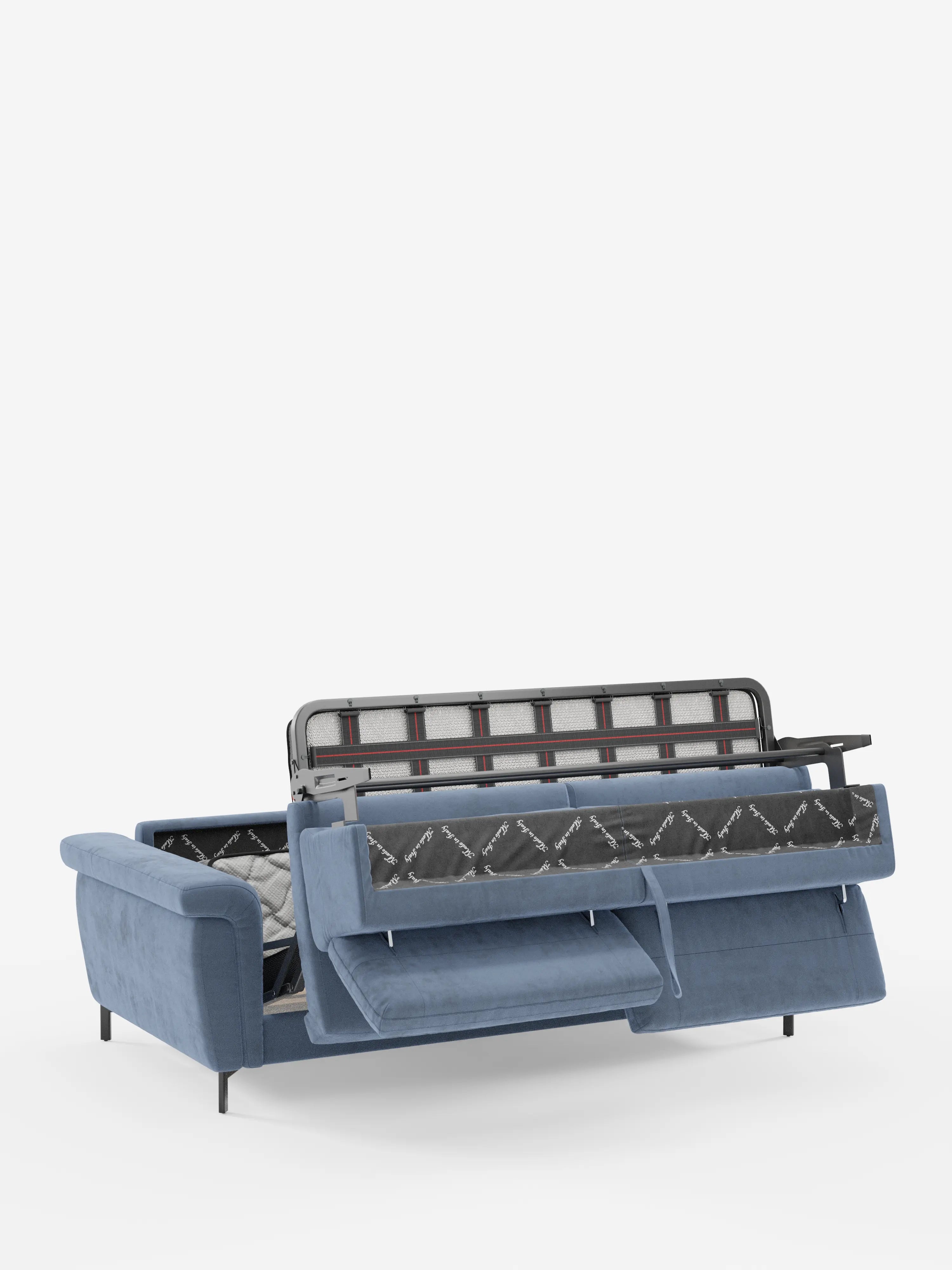 Il divano letto di design Capri di Divani.Store è qui presentato nella versione blu, con gambe alte in metallo e poggiatesta regolabili. Raffigurato parzialmente aperto, rivela un meccanismo estraibile e un ampio vano contenitore sotto la zona di seduta. Rivestito con il raffinato tessuto effetto velluto smacchiabile T30, resistente alle macchie e realizzato con la migliore maestria artigianale italiana, la seduta si trasforma facilmente in un comodo letto. Lo sfondo è bianco a tinta unita.