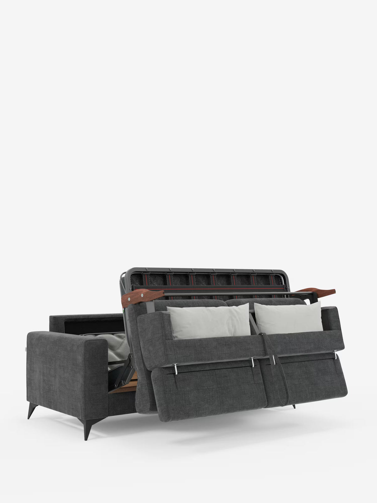 Un divano letto matrimoniale Pegaso di colore grigio scuro di Divani.Store, rivestito in tessuto jacquard antimacchia T22, è parzialmente aperto per rivelare un vano portaoggetti nascosto sotto le sedute. Questo moderno divano letto presenta due cuscini grigio chiaro, gambe nere angolate e una silhouette squadrata e contemporanea. Il poggiatesta regolabile è sollevato, lasciando intravedere la struttura metallica interna di questo versatile divano trasformabile.