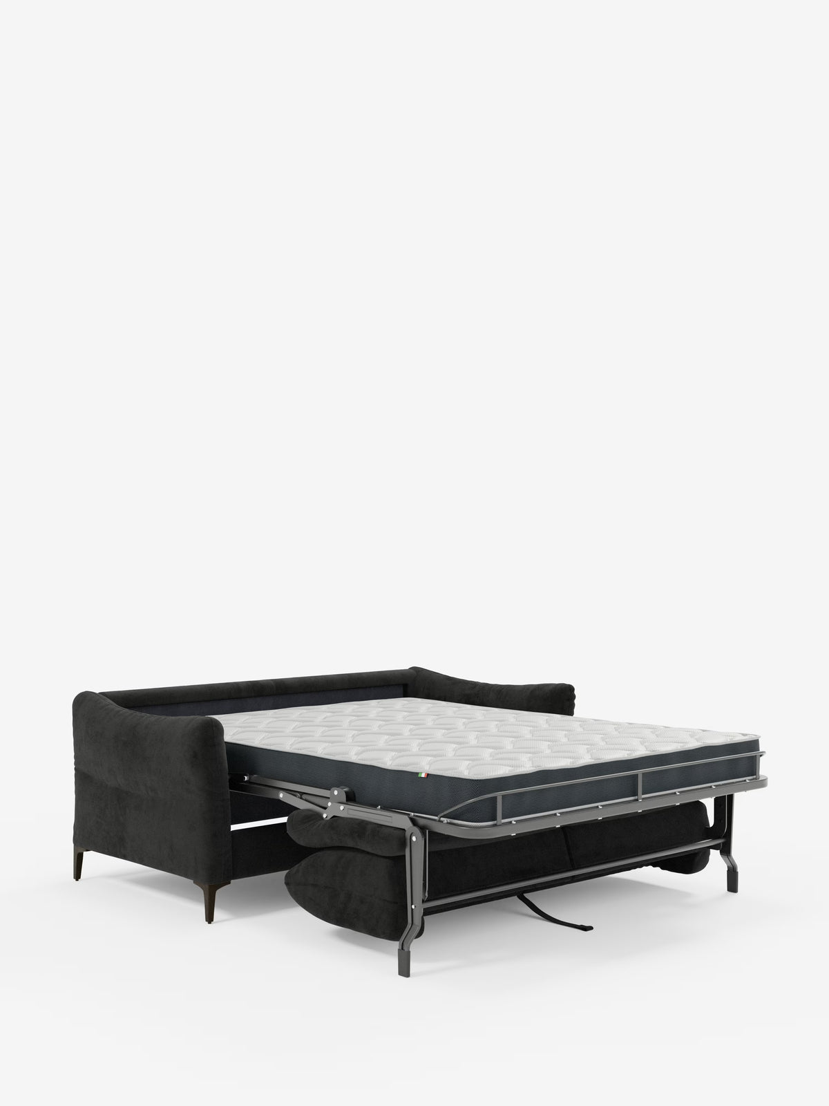 Un moderno divano letto Dalia di Divani.Store, rivestito in elegante tessuto vellutino T30 nero smacchiabile, caratterizzato da morbidi braccioli arrotondati e gambe slanciate. Nella foto è raffigurato in versione letto, con una robusta struttura in metallo e un materasso bianco alto 18 cm. I cuscini dello schienale e della seduta sono stati rimossi per mostrare il meccanismo del letto completamente aperto. Disponibile nelle versioni a 2, 3 o 4 posti.