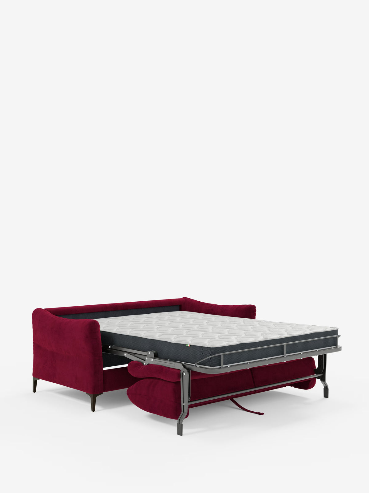 Il divano letto Dalia di Divani.Store, nei colori rosso intenso, da 2, 3 e 4 posti, è raffigurato in posizione aperta, caratterizzato da braccioli e schienale morbidi e sinuosi, rivestiti in moderno tessuto vellutato antimacchia T30. Il letto è esteso con una struttura metallica a vista sotto il materasso H18, su uno sfondo bianco a tinta unita.