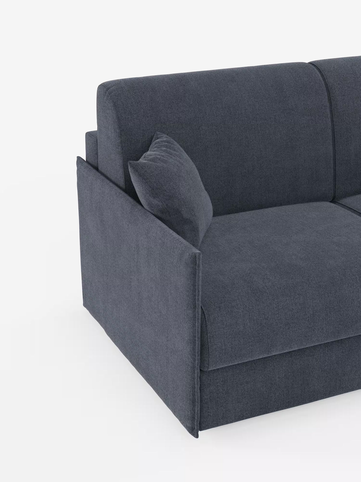 Un primo piano del lato sinistro del divano letto matrimoniale sfoderabile Evans di Divani.Store, un divano componibile compatto di colore grigio scuro, rivestito in tessuto smacchiabile T23 e dotato di un cuscino coordinato. Il divano presenta linee pulite e moderne e include un pratico vano porta-cuscini, qui raffigurato su uno sfondo bianco a tinta unita.
