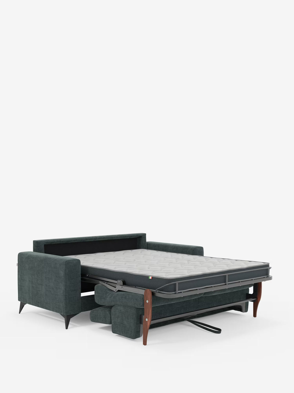 Il divano letto matrimoniale Pegaso di Divani.Store, dotato di poggiatesta reclinabili e rivestito in tessuto jacquard T22 verde scuro resistente alle macchie, è qui raffigurato completamente aperto in modalità letto. Il materasso, una volta aperto, poggia saldamente su una robusta struttura in metallo, con una parte della seduta del divano ancora visibile al di sotto. Coniugando con naturalezza funzionalità e stile, questo divano trasformabile risalta su uno sfondo bianco a tinta unita.