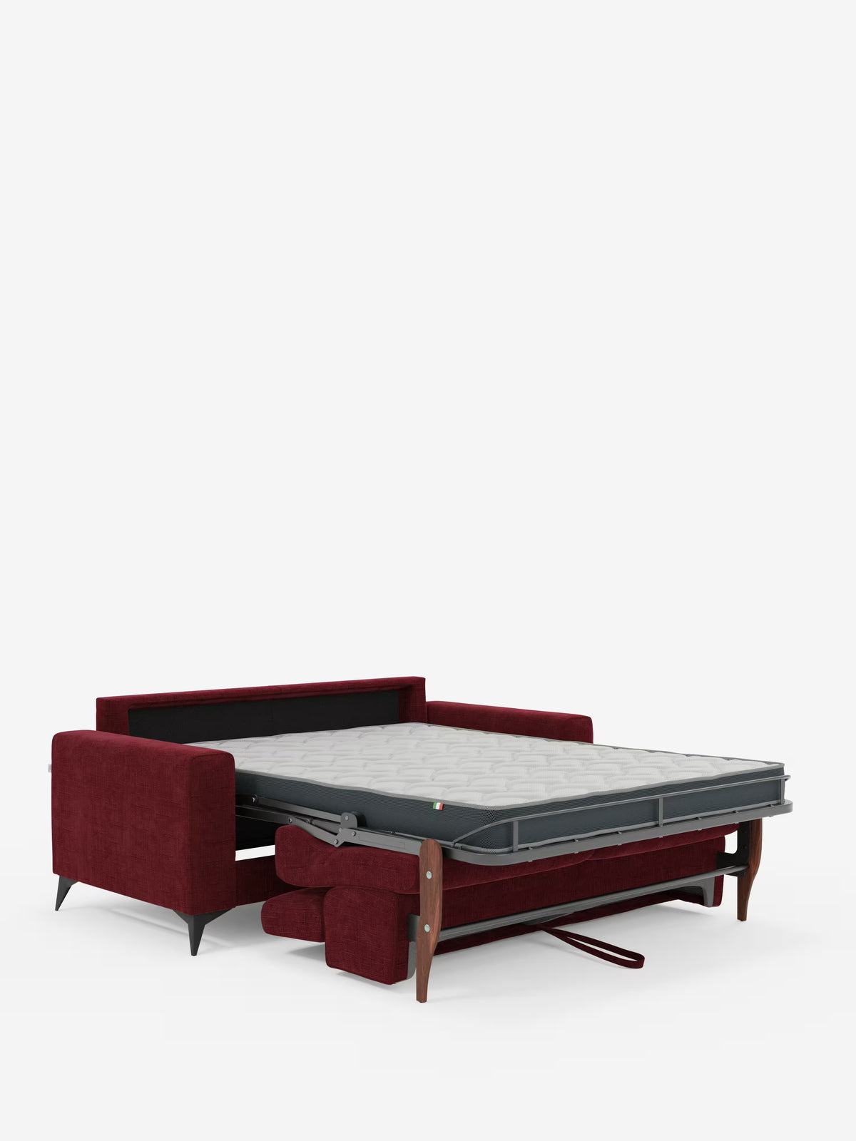 Un divano letto matrimoniale Pegaso in color bordeaux di Divani.Store, caratterizzato da un materasso estraibile, con gambe e braccioli in legno a vista, su uno sfondo bianco a tinta unita. Il materasso leggermente trapuntato si abbina perfettamente al lussuoso rivestimento in tessuto jacquard T22 resistente alle macchie, mentre il divano è dotato di poggiatesta regolabili per un comfort ancora maggiore.