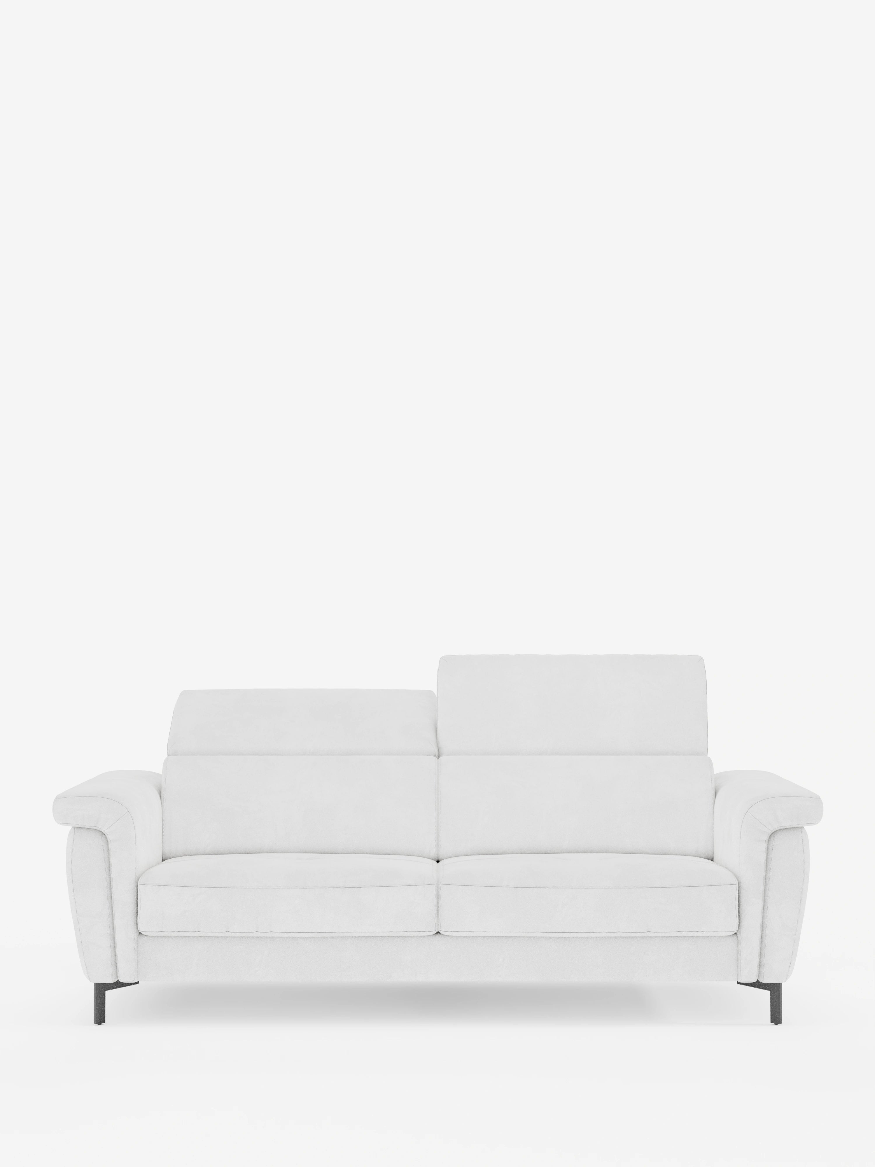 Un moderno divano letto di design Capri con piedini alti di Divani.Store spicca su uno sfondo bianco a tinta unita. Rivestito in raffinato tessuto effetto velluto smacchiabile T30, questo divano presenta braccioli imbottiti, poggiatesta reclinabili, due cuscini di seduta e due cuscini di schienale, a testimonianza della pregiata manifattura italiana. Il design minimalista e l’ambiente essenziale ne sottolineano l’eleganza contemporanea.