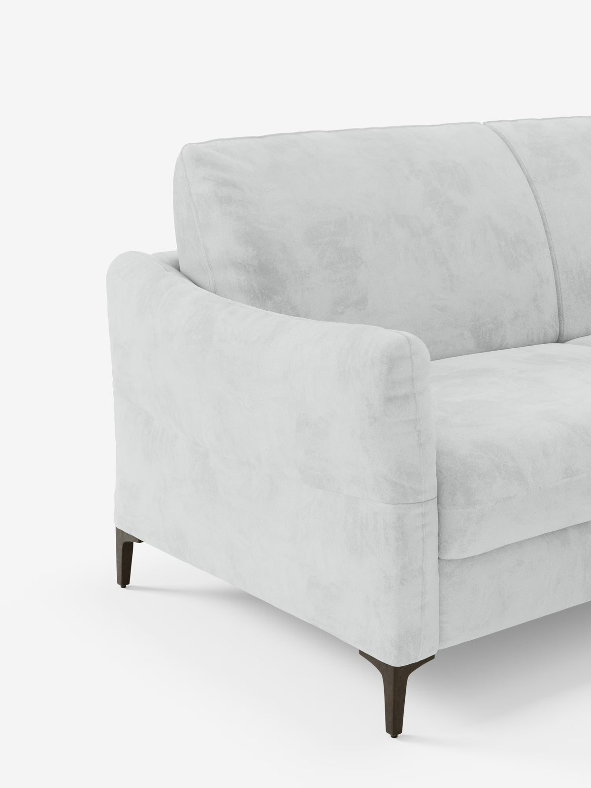 Un divano letto Dalia contemporaneo in grigio chiaro di Divani.Store, raffigurato nell’immagine con bracciolo sinistro, seduta e schienale rivestiti in velluto T30, un tessuto moderno e facile da pulire. Il divano presenta gambe sottili e angolate in legno scuro e si caratterizza per una texture morbida e soffice abbinata a linee pulite: l’ideale per rilassarsi sul suo comodo materasso alto 18 cm. Su uno sfondo bianco è visibile solo una parte di questo versatile divano letto a 2, 3 o 4 posti.