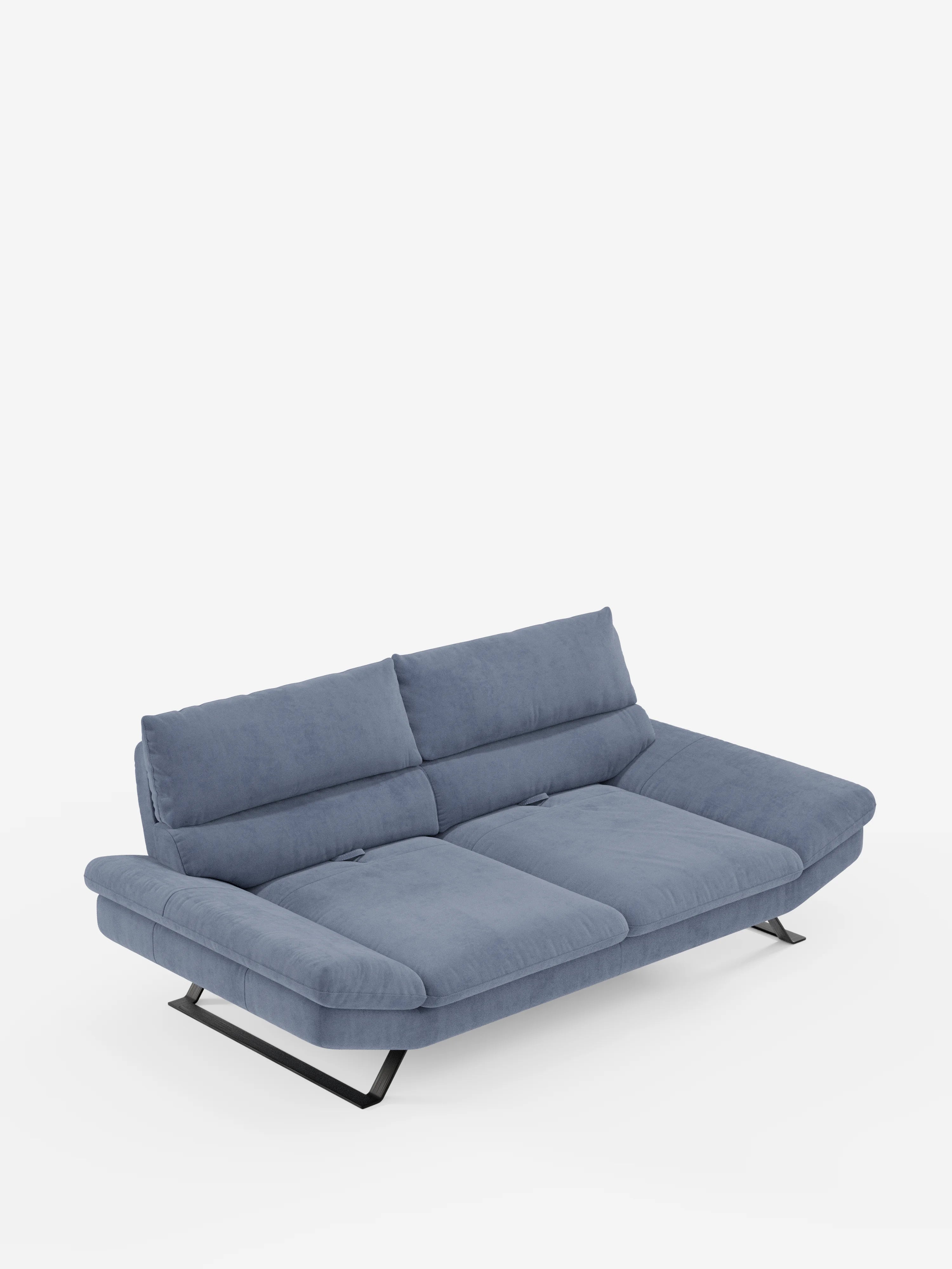 Vi presentiamo il divano Eclipse dal design moderno di Divani.Store: un divano contemporaneo in tessuto blu, disponibile nella versione a 2 o 3 posti, dotato di schienali traslanti per una regolazione dello schienale. Questo elegante divano in microfibra smacchiabile T11 presenta cuscini spessi, fianchi leggermente reclinati e gambe alte in metallo nero, che risaltano perfettamente sullo sfondo bianco a tinta unita.