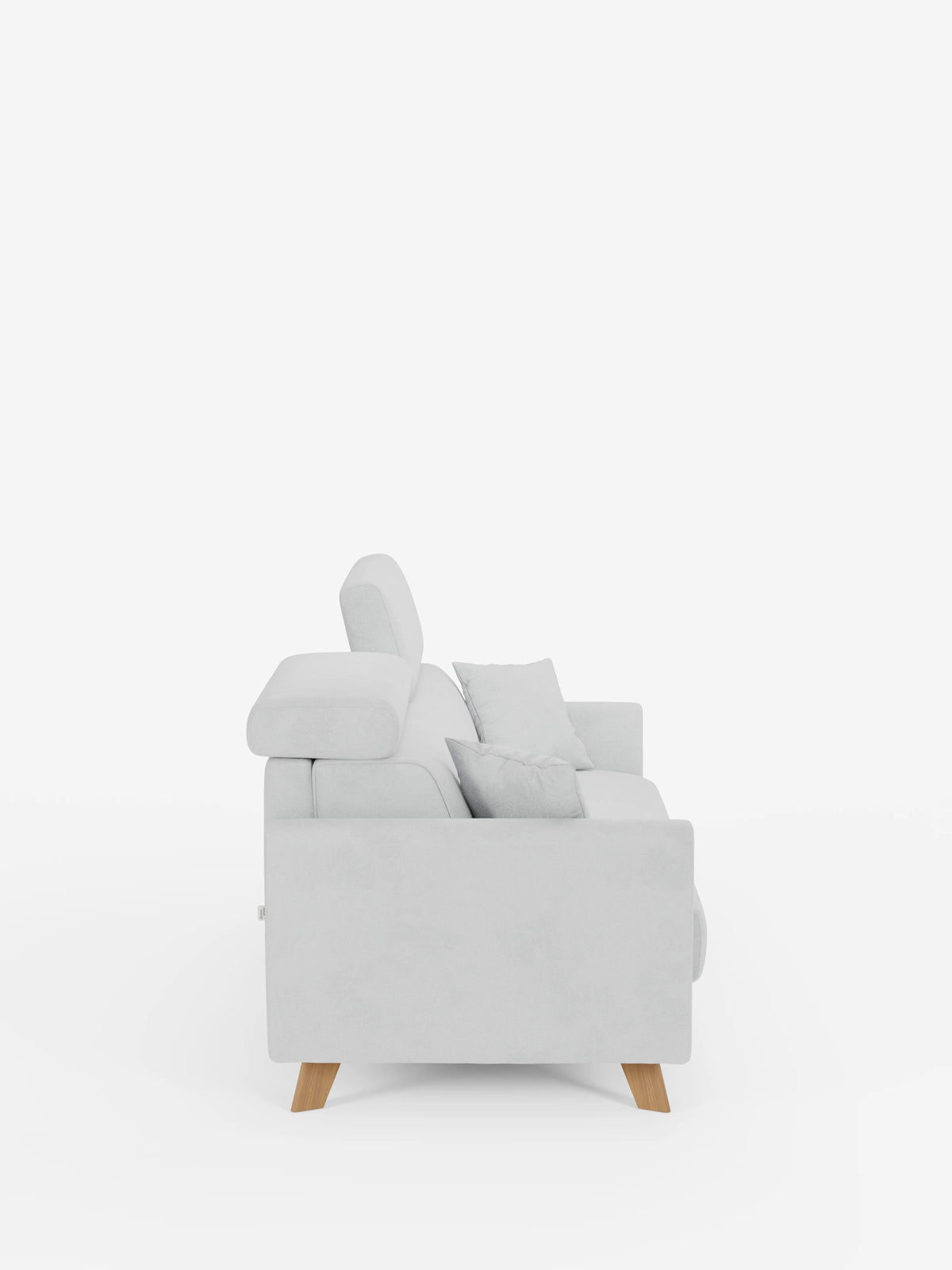 Un divano letto Francy di Divani.Store, in grigio chiaro e dallo stile moderno, con poggiatesta regolabili, è raffigurato in una vista laterale su uno sfondo bianco a tinta unita. L'elegante divano, realizzato in tessuto T30 resistente alle macchie, presenta gambe in legno, due cuscini, un poggiatesta regolabile e un rivestimento completamente sfoderabile. Il design è minimalista e pulito.