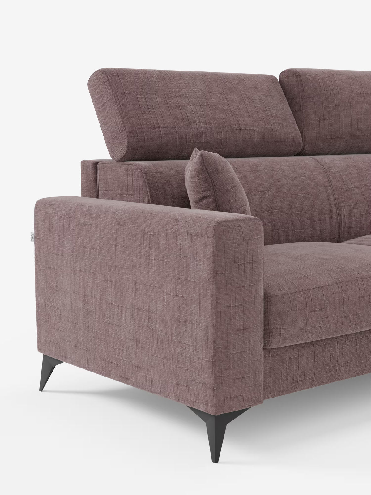 Il divano letto angolare Pegaso di Divani.Store sfoggia un’eleganza moderna grazie al rivestimento in tessuto jacquard color malva, caratterizzato da linee pulite, gambe angolari nere e poggiatesta reclinabili e regolabili. Un cuscino coordinato poggia sul bracciolo, mettendo in risalto la delicata trama del tessuto smacchiabile T22. Questo divano dalle linee slanciate include una versatile chaise longue con vano contenitore integrato, che lo rende perfetto sia per rilassarsi che per ospitare gli ospiti