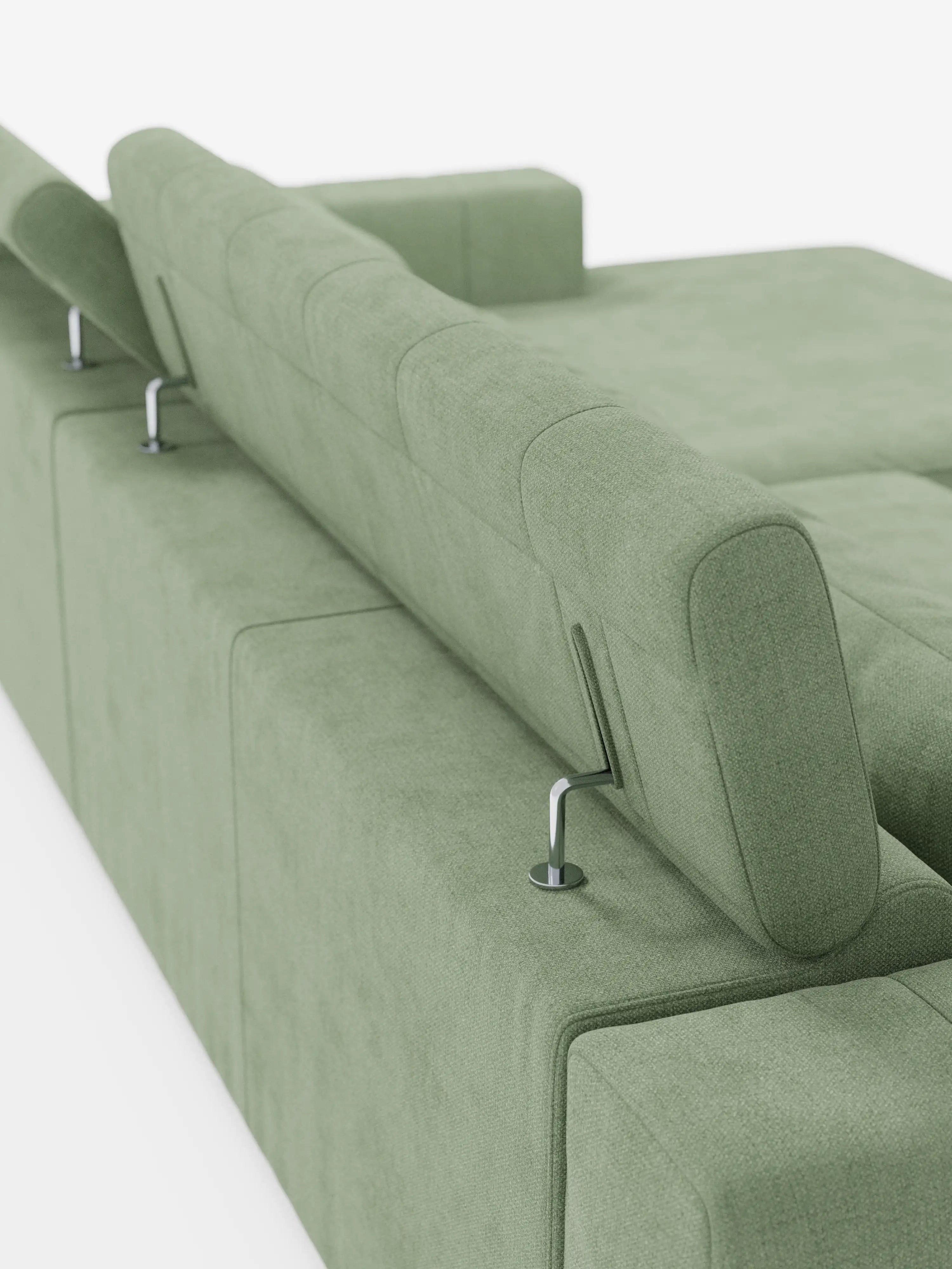Una vista ravvicinata del retro del moderno “Doric Divano angolare con penisola e sedute allungabili con relax elettrico” di Divani.Store, in verde chiaro, caratterizzato da tre poggiatesta regolabili con eleganti supporti in metallo che risaltano su uno sfondo bianco. Rivestito in tessuto T23 liscio e facile da pulire, il suo design minimalista e contemporaneo è perfetto per chi cerca sia la versatilità di un divano con penisola sia il comfort di un meccanismo relax elettrico.