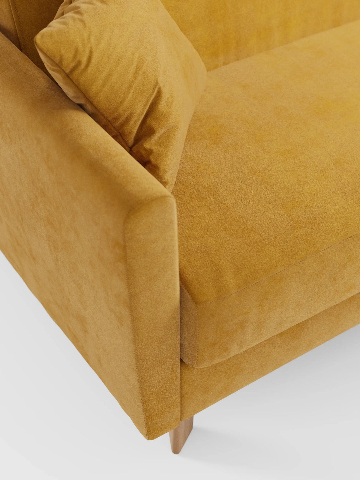 Primo piano del divano letto Francy con poggiatesta regolabili di Divani.Store, rivestito in elegante tessuto T30 antimacchia in una moderna tonalità di giallo senape. L’immagine mostra il bracciolo, il cuscino di seduta e un cuscino dello schienale abbinato. Questo divano a 2 e 3 posti presenta linee pulite e dritte con gambe in legno a vista ed è sfoderabile al 100% per una facile pulizia. Lo sfondo bianco ne accentua l’eleganza contemporanea: ideale per gli amanti dello stile moderno.