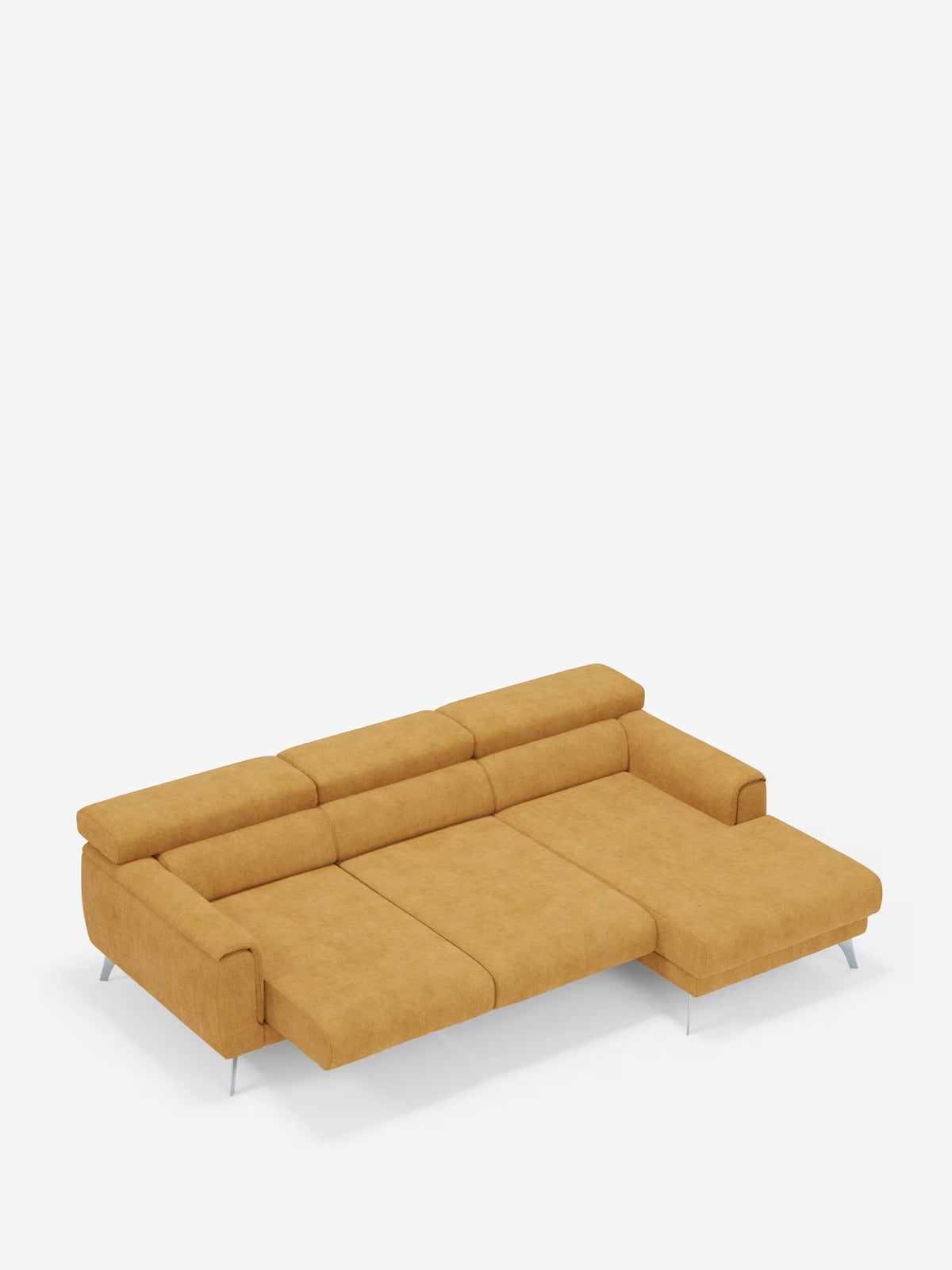 Il divano angolare Caravaggio con penisola e sedute scorrevoli in tessuto smacchiabile T31 di Divani.Store è qui raffigurato in tessuto giallo senape, aperto in modalità letto. È dotato di tre sezioni di seduta, una chaise longue sulla destra, gambe basse in metallo e ampi schienali leggermente arrotondati con un bracciolo sul lato destro, il tutto su uno sfondo bianco.