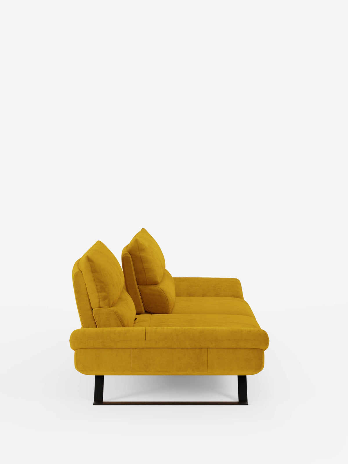Un moderno divano Eclipse color giallo senape di Divani.Store, caratterizzato da un design contemporaneo con due grandi cuscini dello schienale, visto di profilo su uno sfondo bianco a tinta unita. Questo divano a 2 o 3 posti è dotato di schienali traslanti, gambe alte in metallo nero ed è rivestito in morbida microfibra T11 antimacchia, che gli conferisce un aspetto pulito e raffinato.