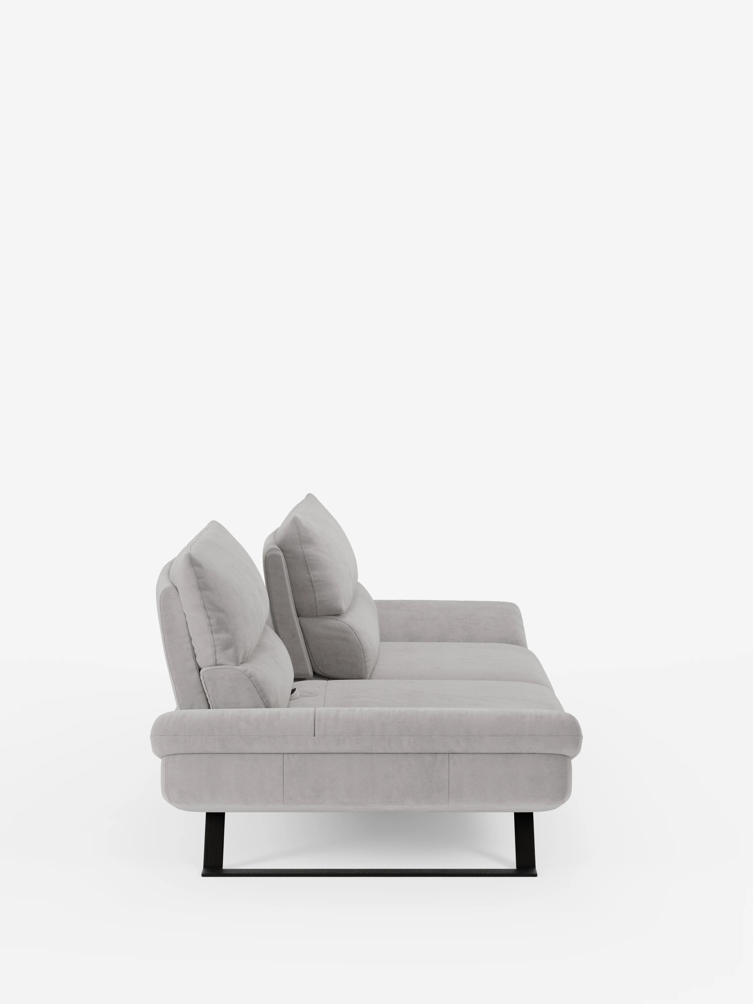 Eclipse Divano dal design moderno 2 e 3 posti con schienali traslanti - piedini alti in elegante microfibra smacchiabile T11