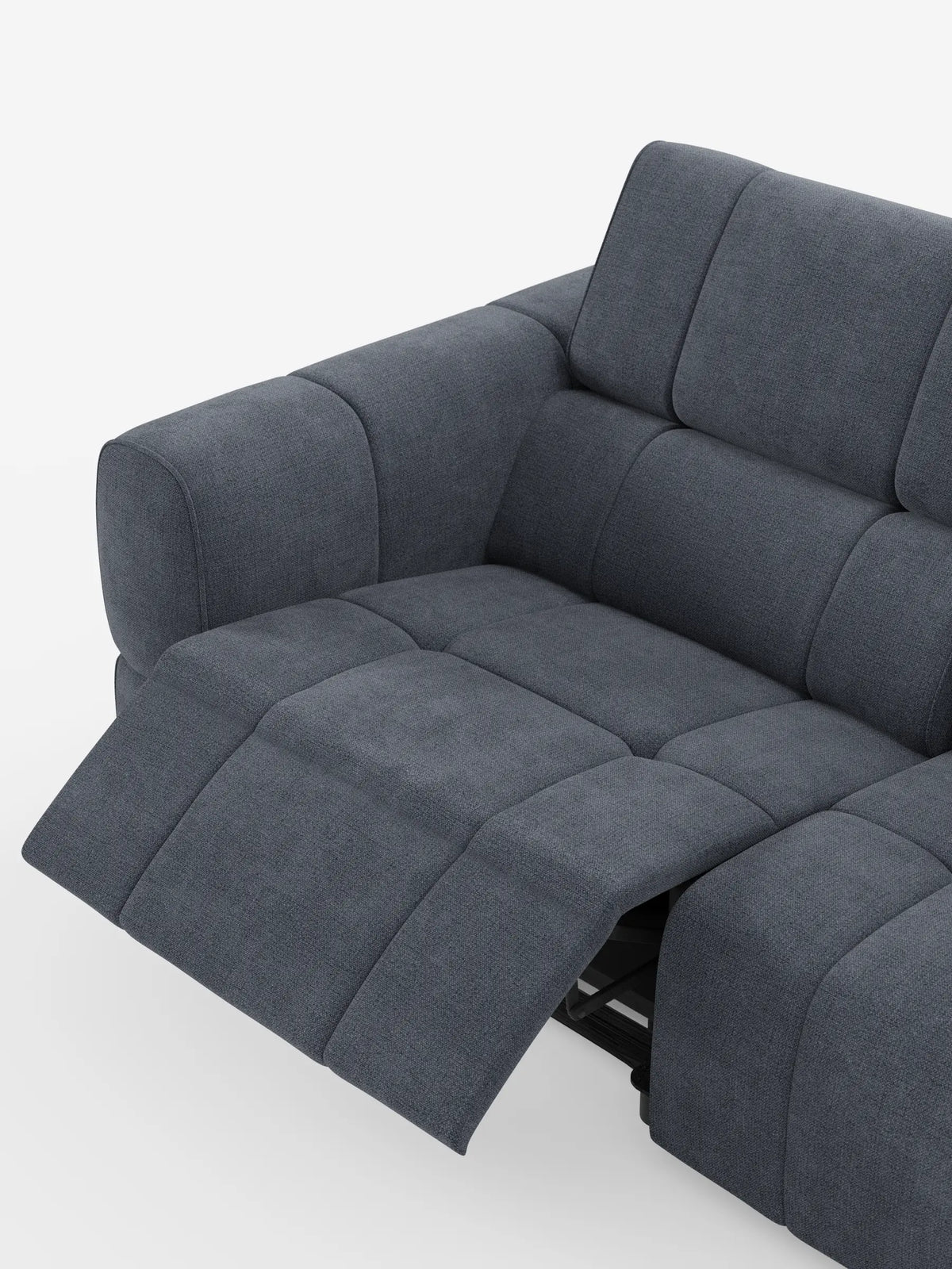 Un divano modulare Giotto a 3 posti color grigio antracite, con poggiatesta reclinabili e funzione relax elettrica opzionale, rivestito in tessuto smacchiabile T23, raffigurato con un lato reclinato su uno sfondo bianco a tinta unita.