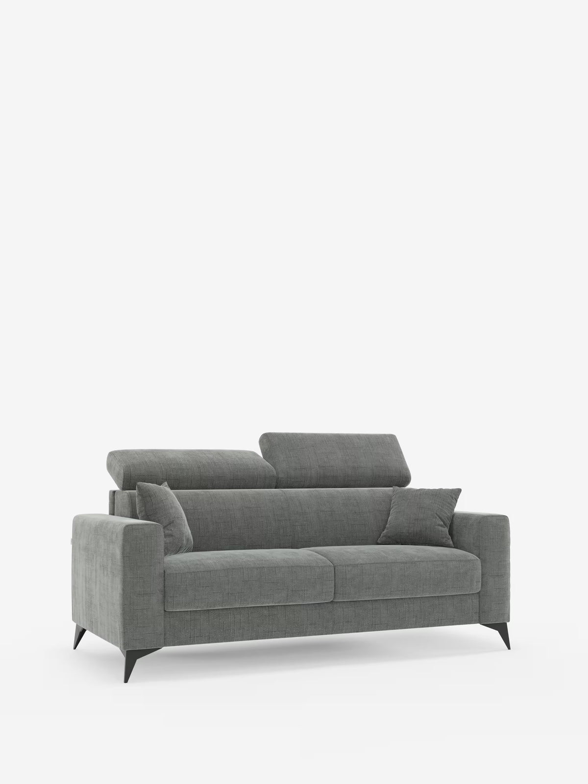 Vi presentiamo il divano letto matrimoniale Pegaso di Divani.Store, realizzato in tessuto jacquard di facile pulizia (T22). Questo elegante divano letto grigio è dotato di due cuscini di seduta, due cuscini dello schienale angolati e due piccoli cuscini quadrati, il tutto sostenuto da sottili gambe nere. Il suo design contemporaneo vanta poggiatesta reclinabili e linee pulite e dritte che risaltano su uno sfondo bianco a tinta unita, offrendo una funzionalità versatile come divano trasformabile senza